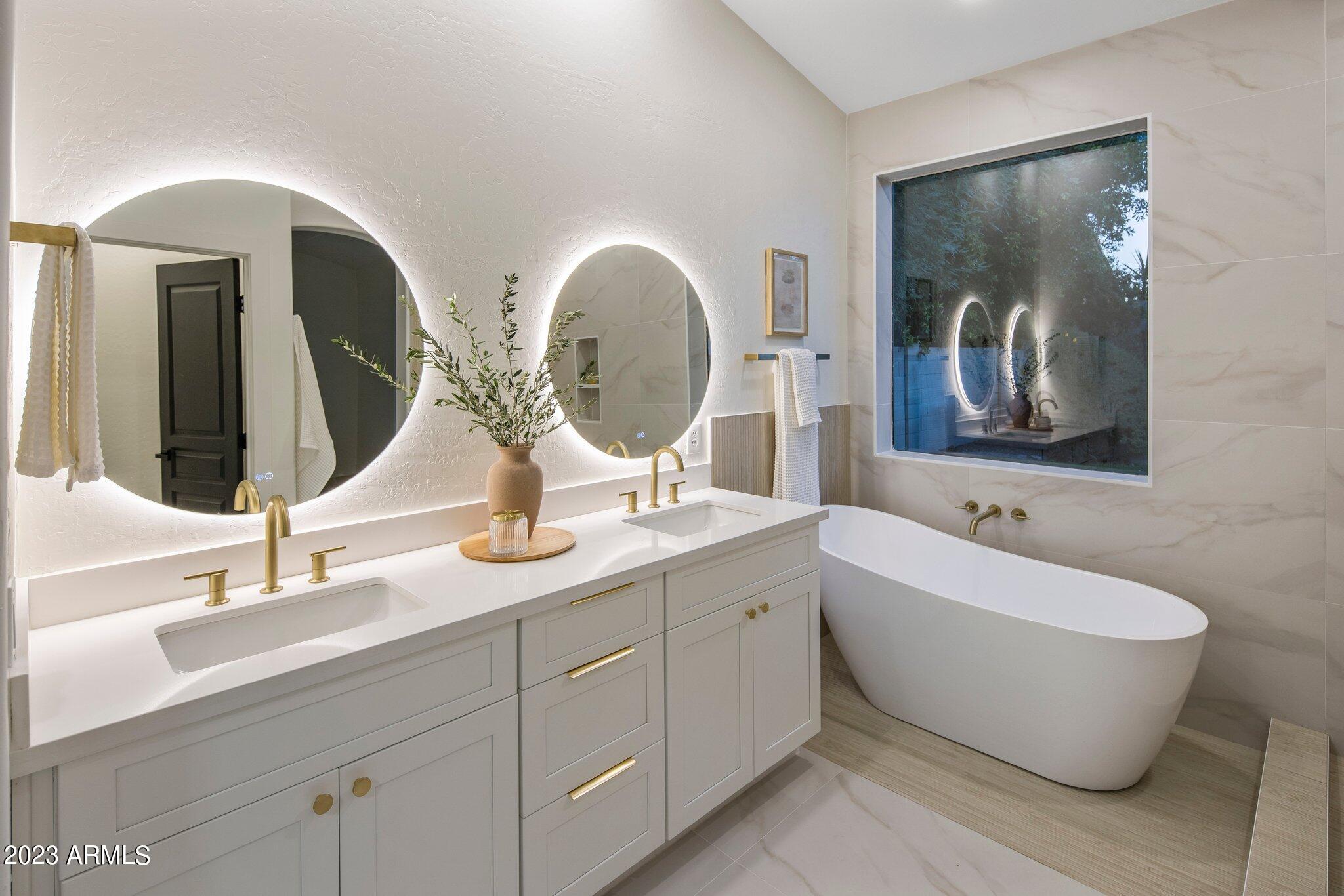 7218 E TAILFEATHER Drive