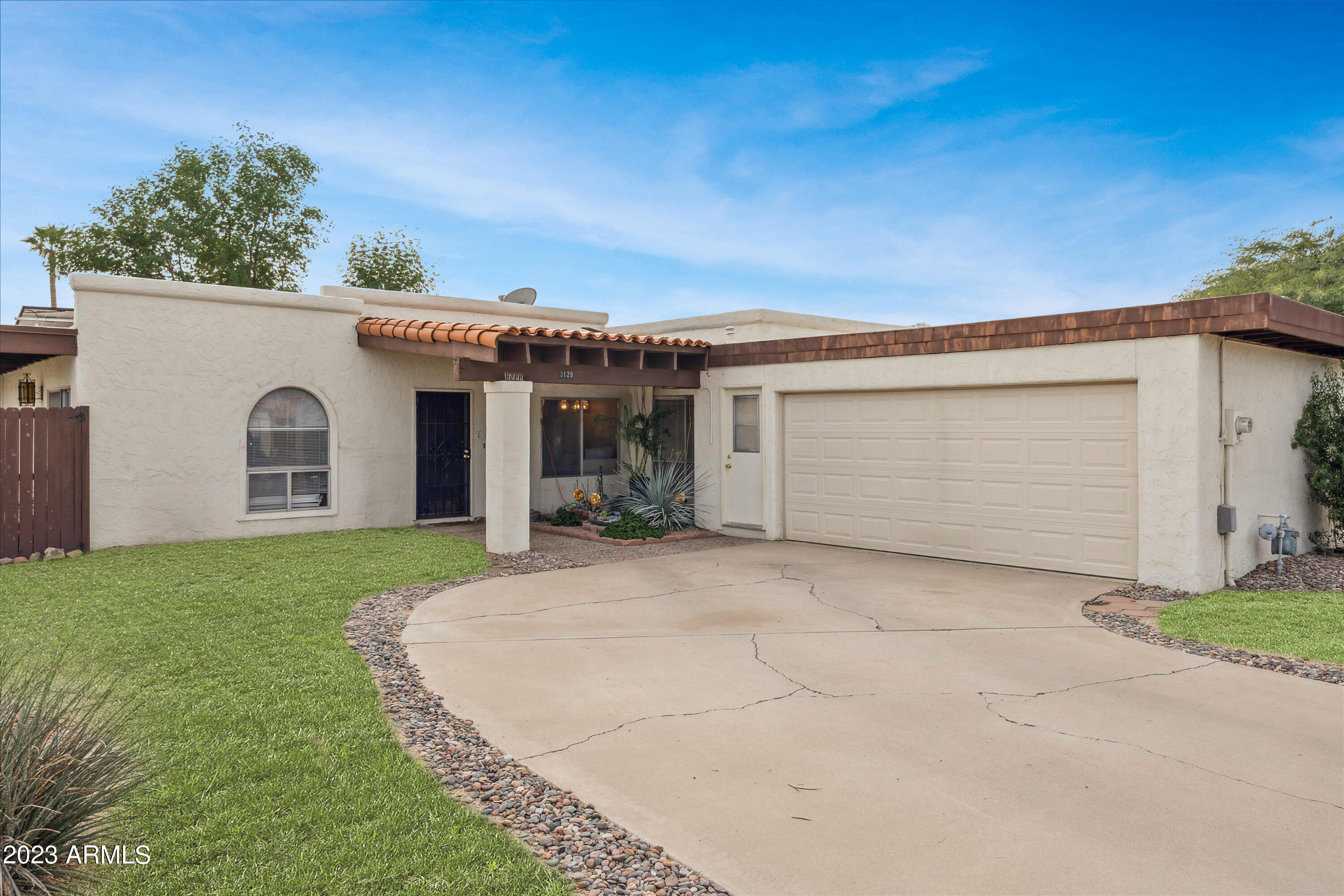3129 W MERCER Lane
