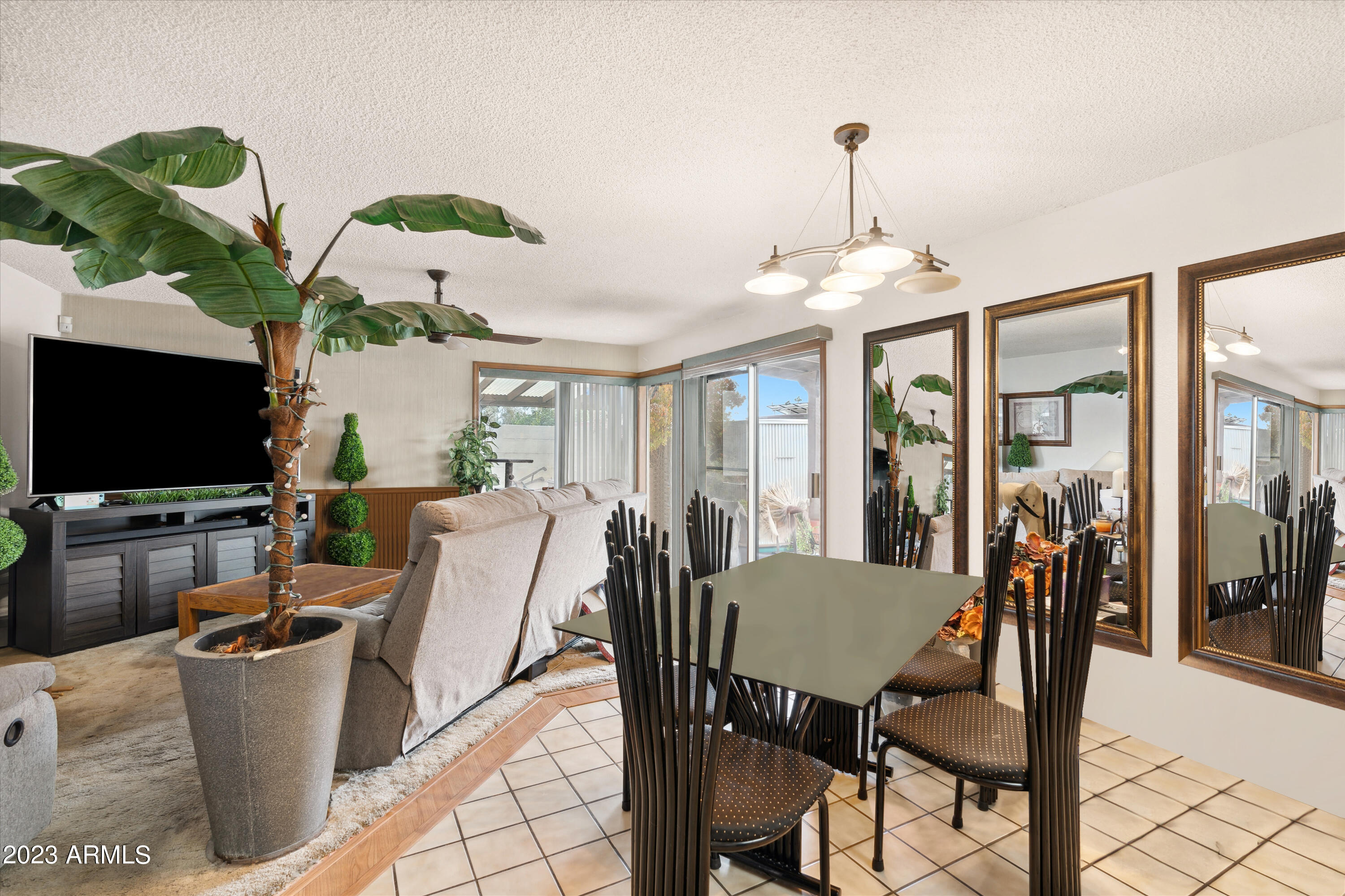 3129 W MERCER Lane
