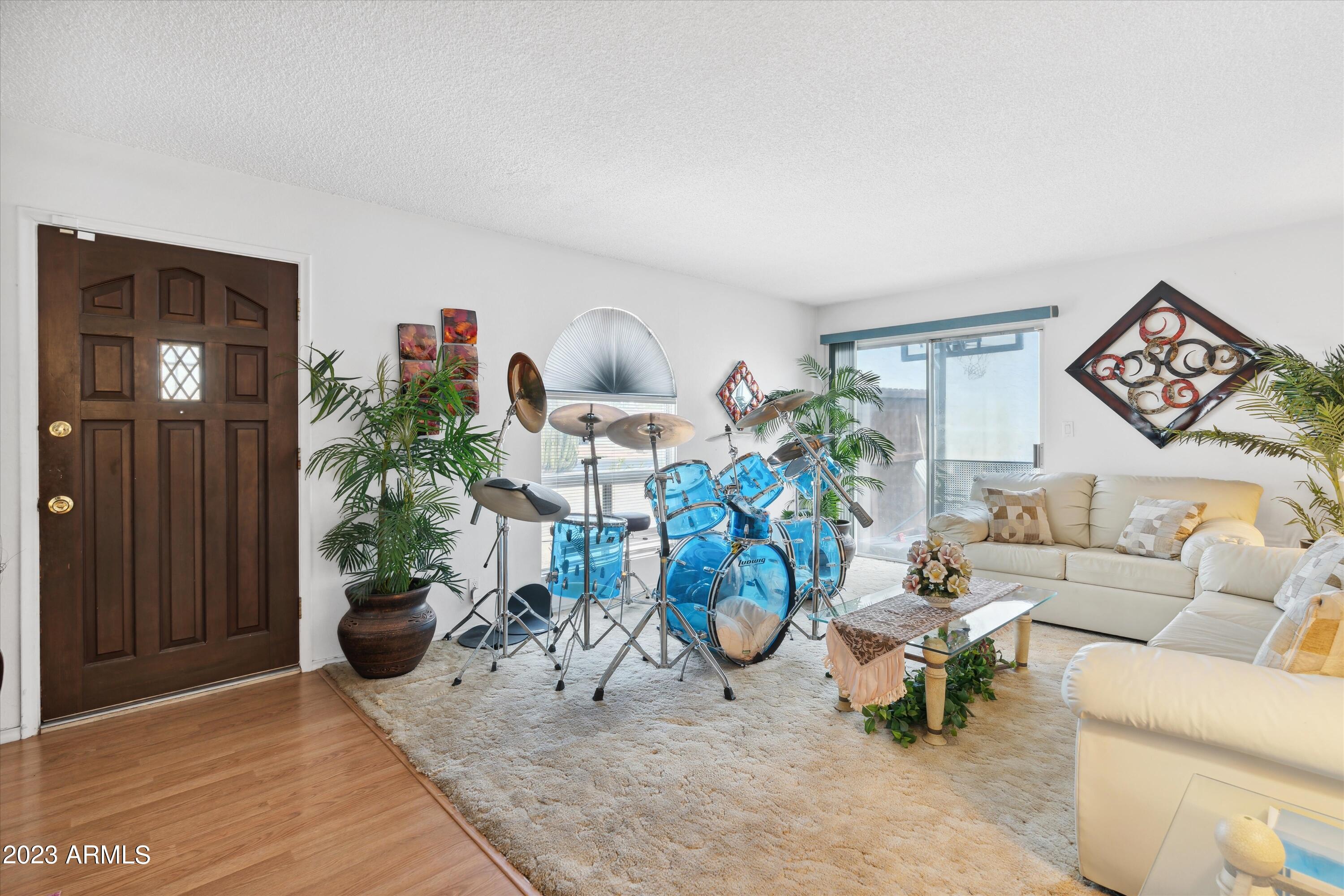 3129 W MERCER Lane