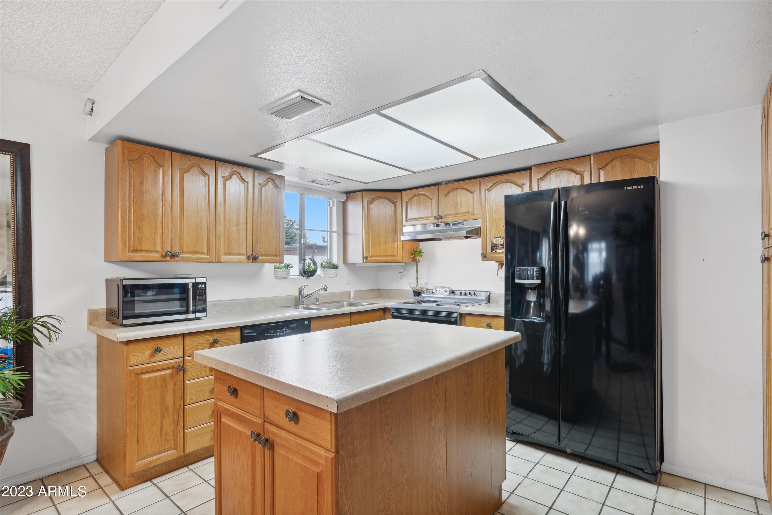 3129 W MERCER Lane