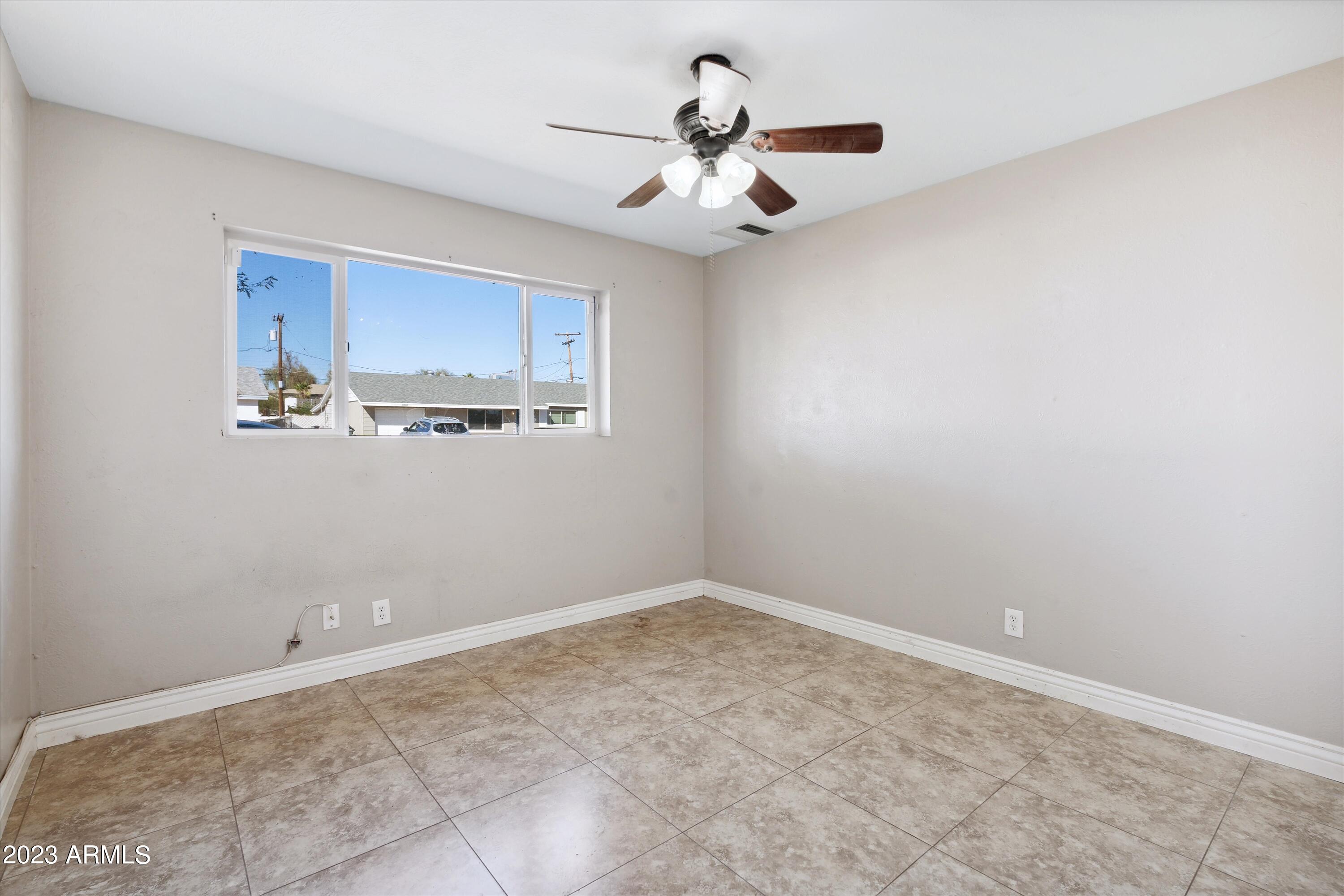 3037 W DAHLIA Drive
