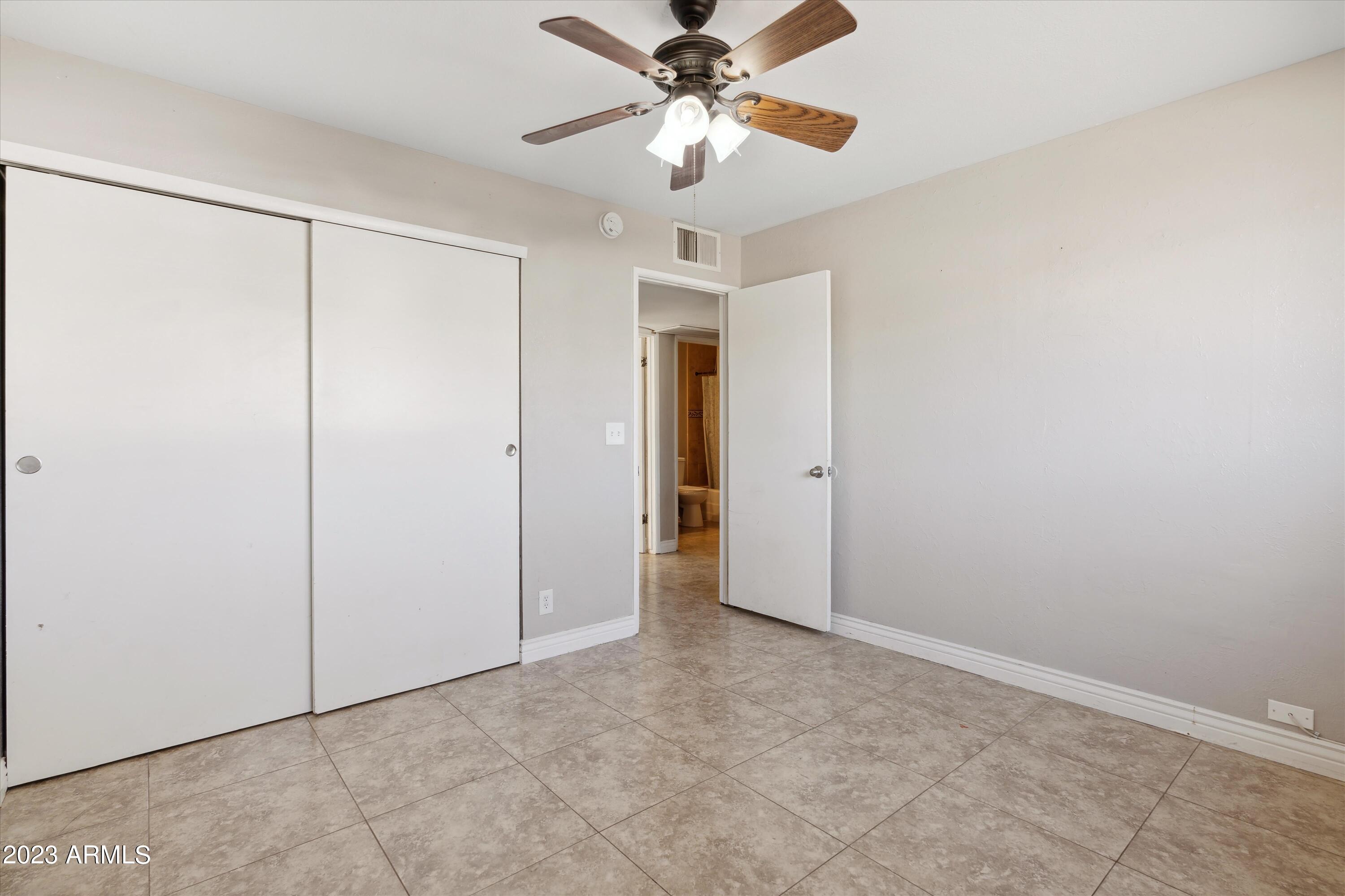 3037 W DAHLIA Drive