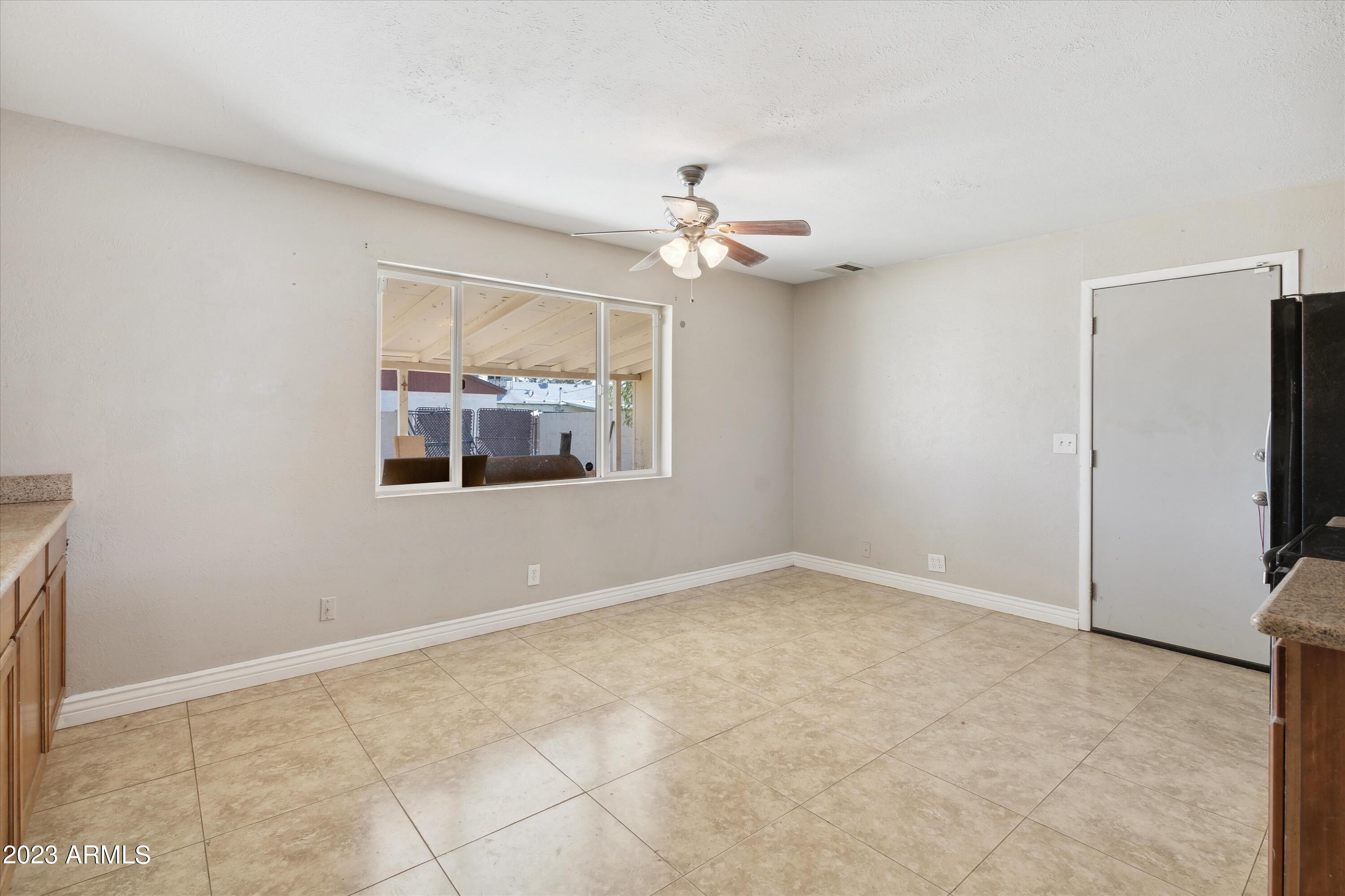 3037 W DAHLIA Drive