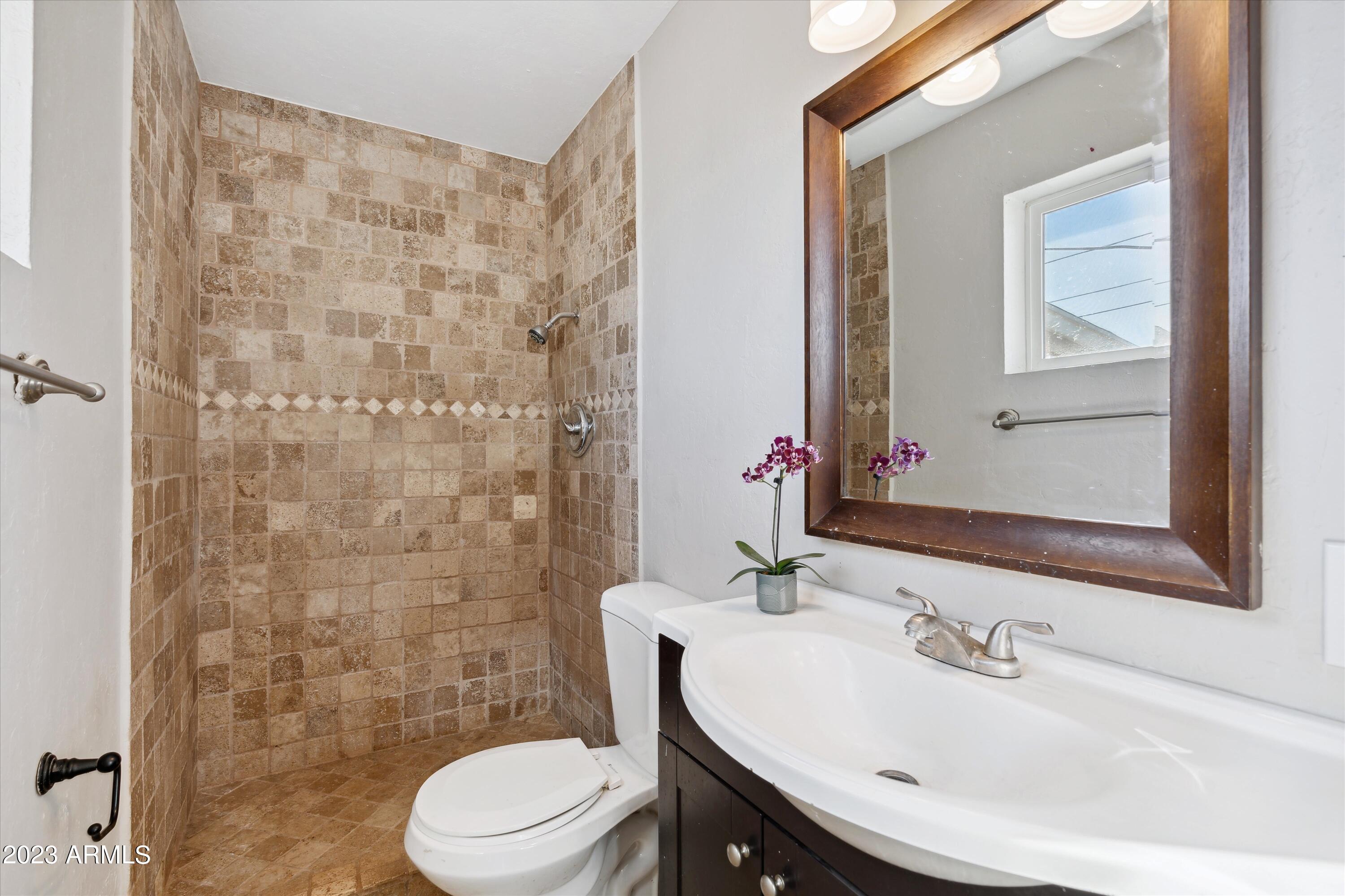 3037 W DAHLIA Drive