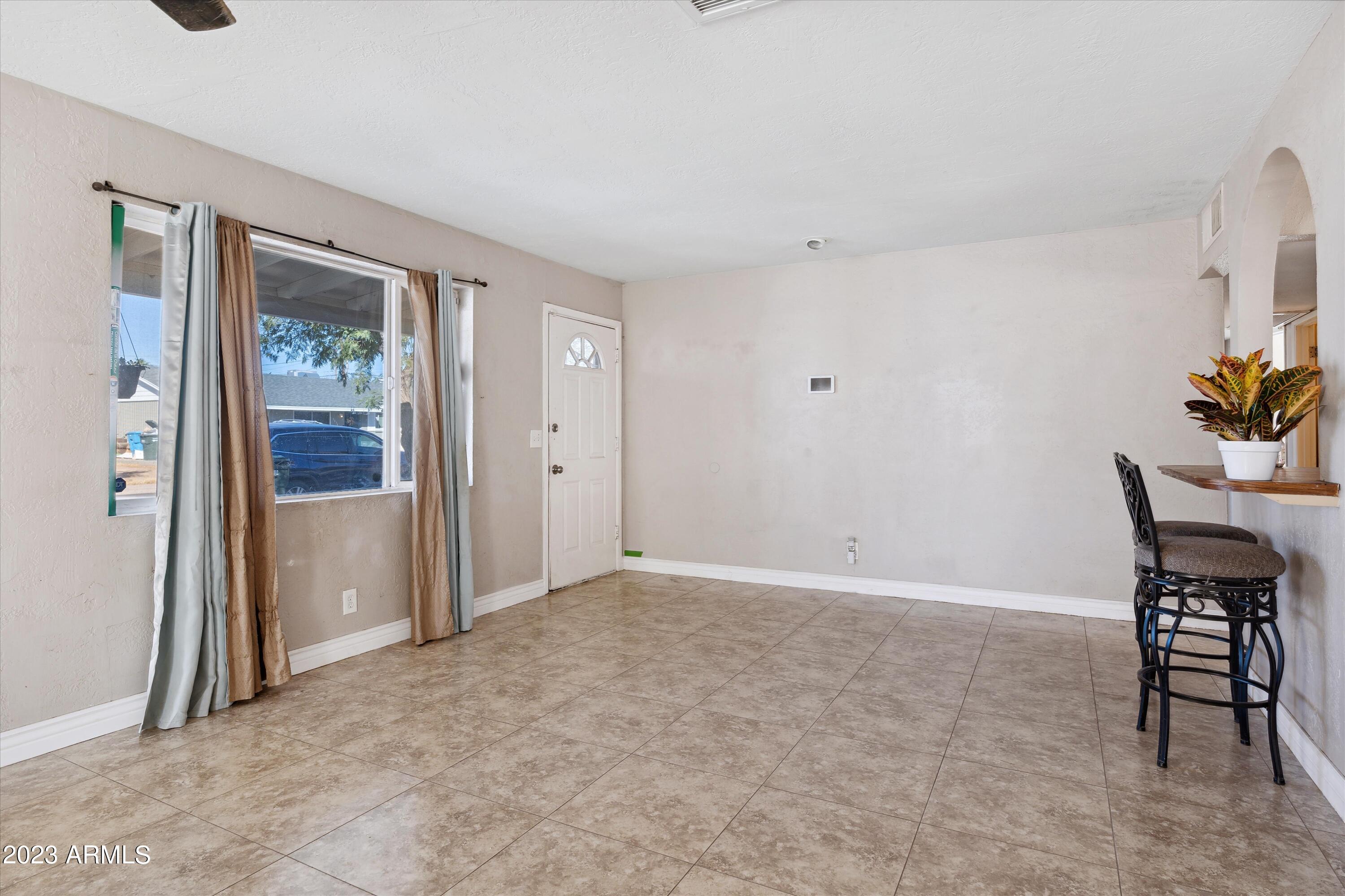 3037 W DAHLIA Drive