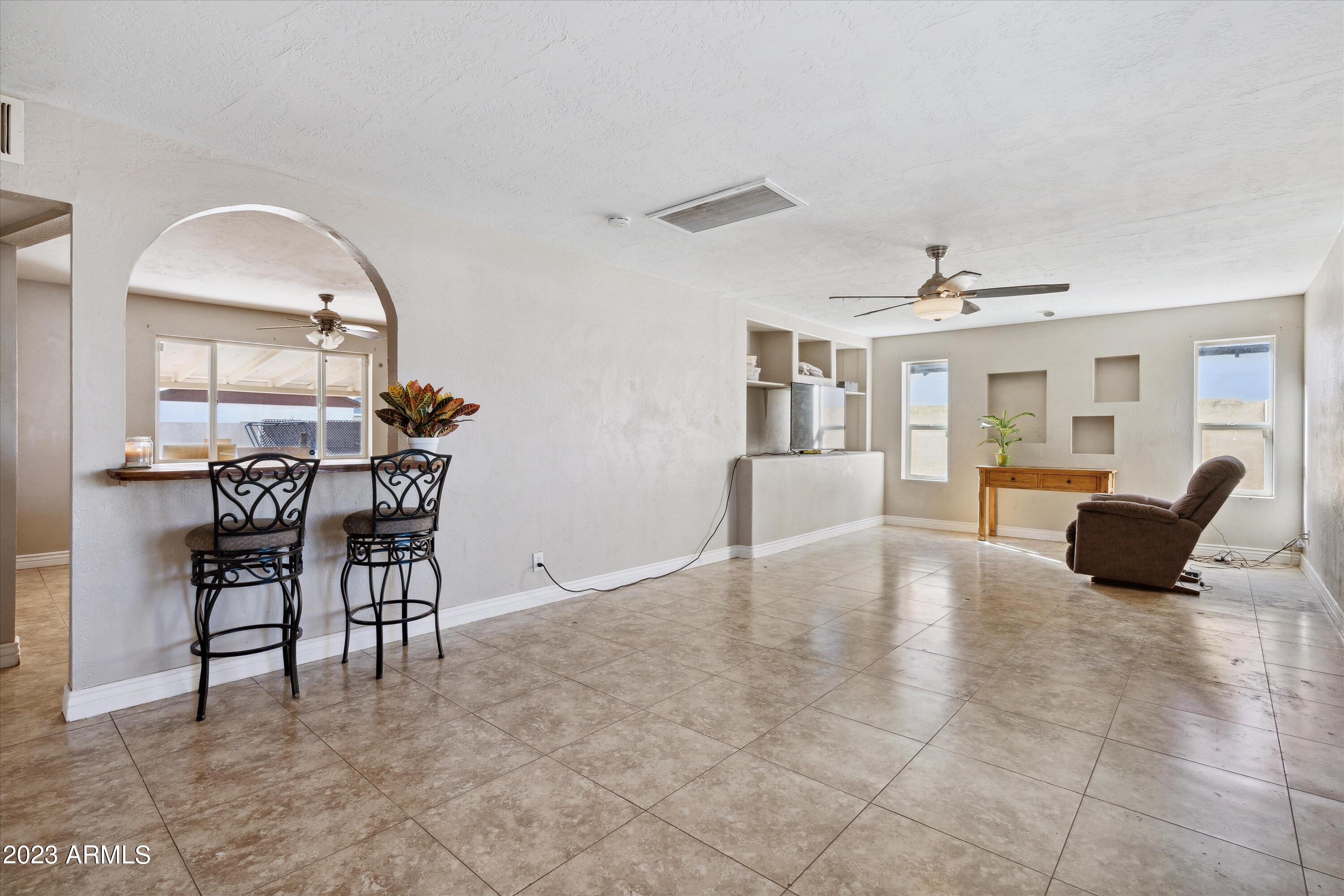 3037 W DAHLIA Drive