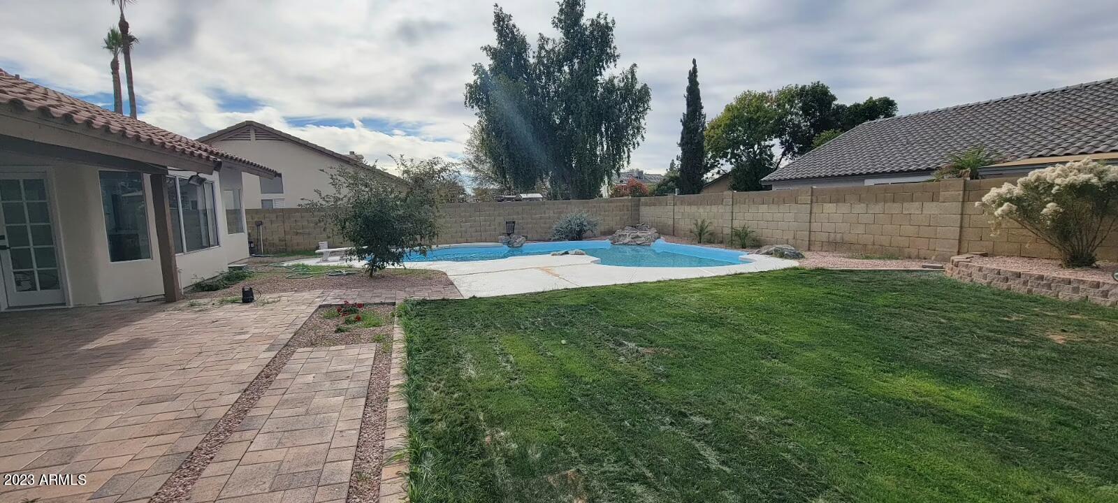 860 N HUDSON Drive