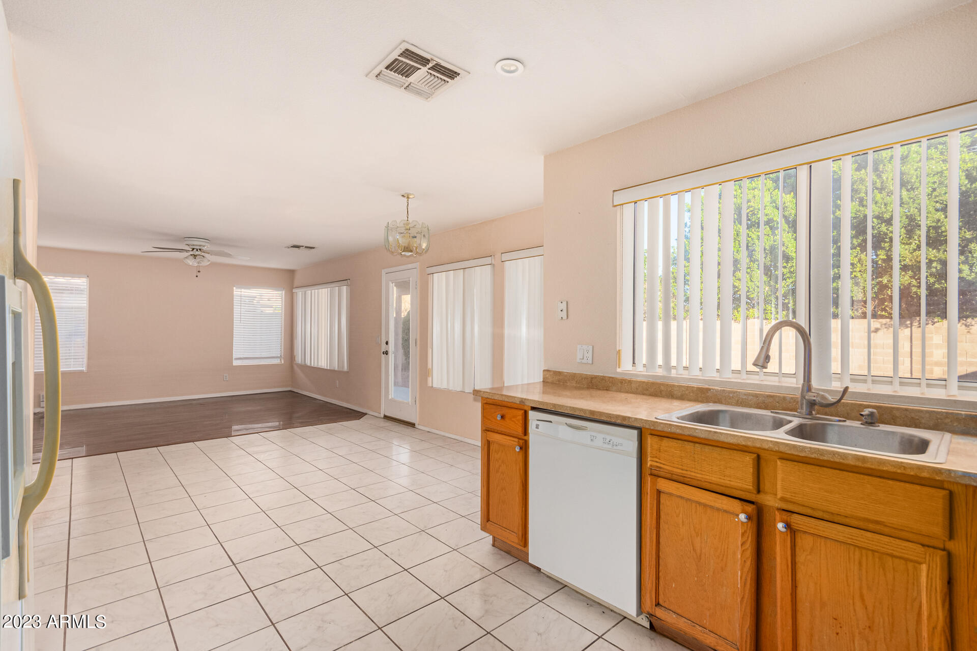 1350 W PELICAN Court