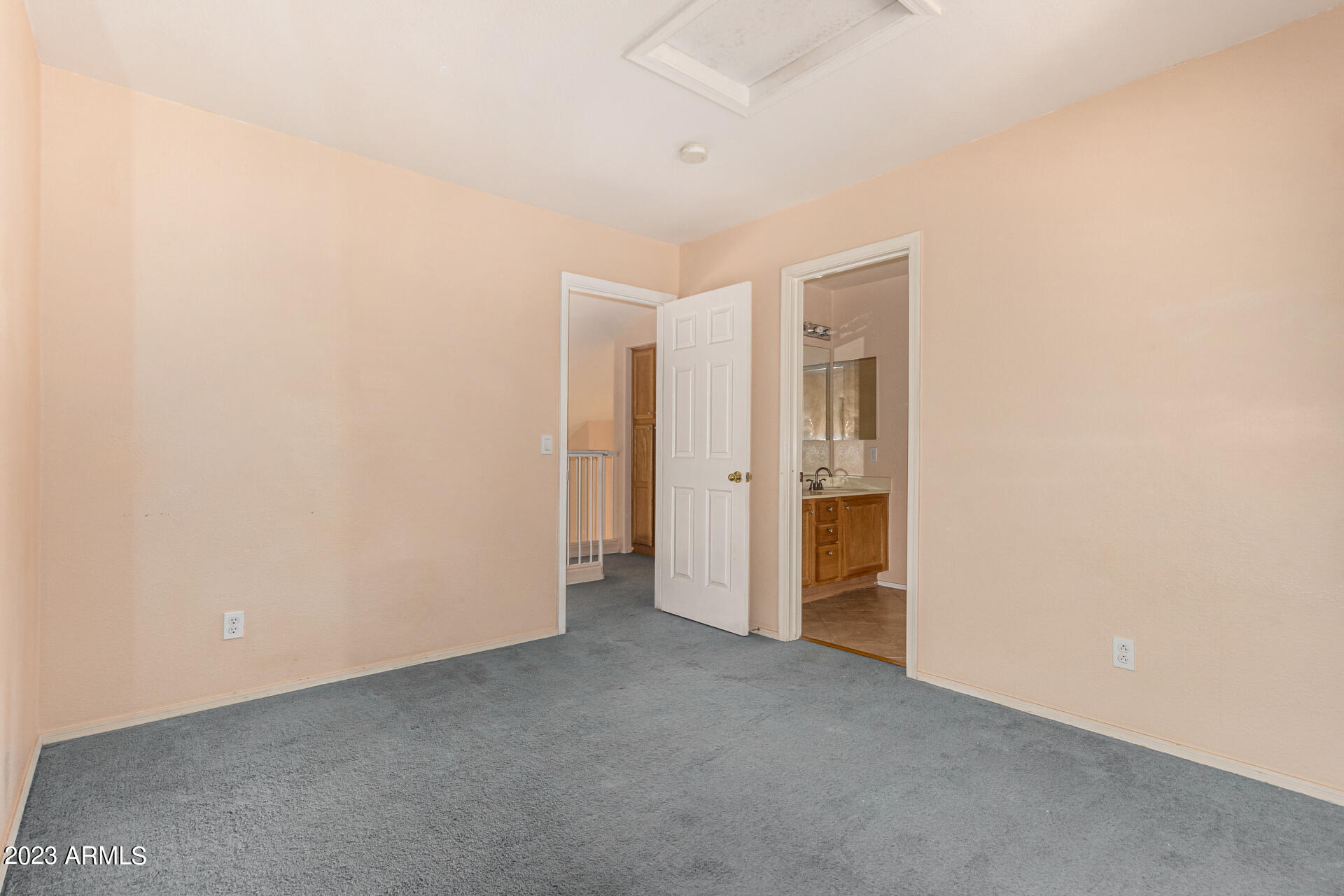 1350 W PELICAN Court