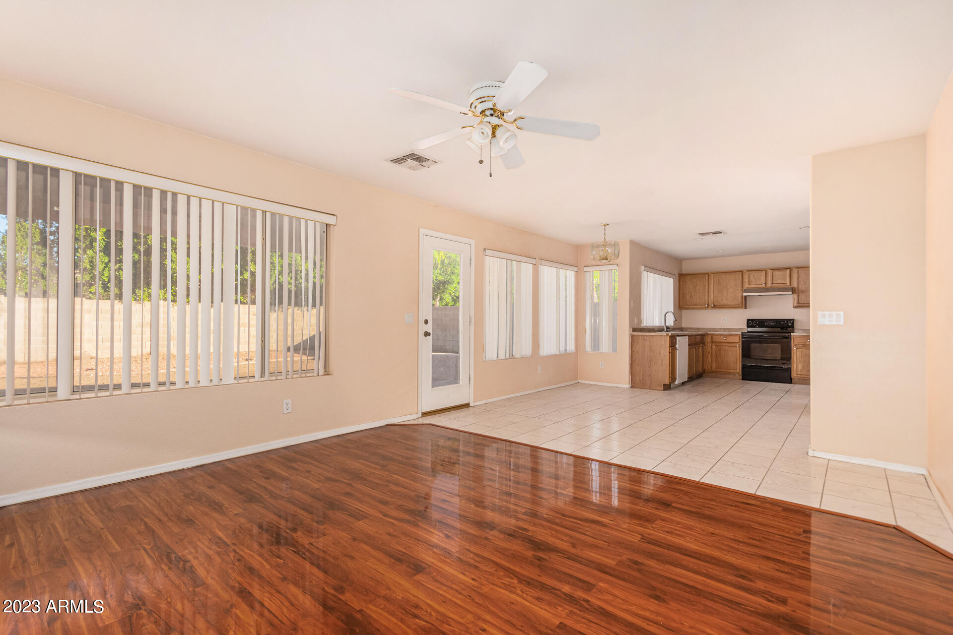 1350 W PELICAN Court