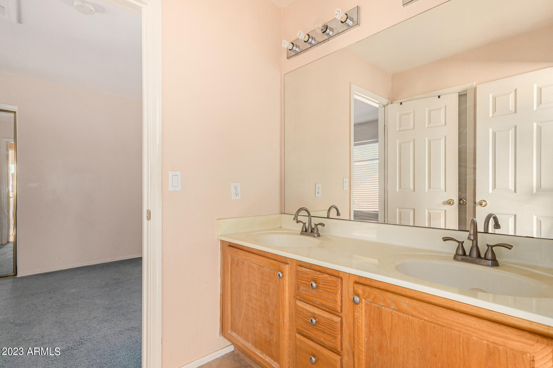 1350 W PELICAN Court