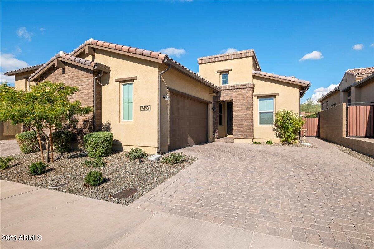 7492 E Vista Bonita Drive