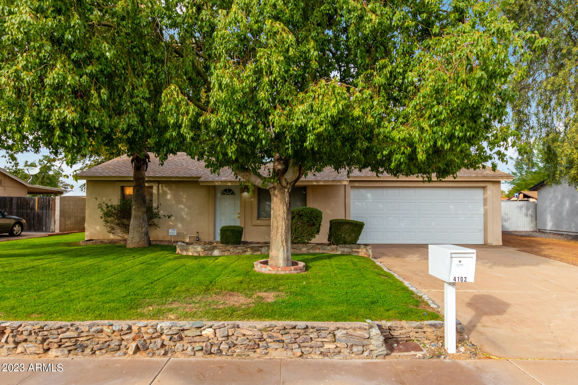 4102 E LUDLOW Drive