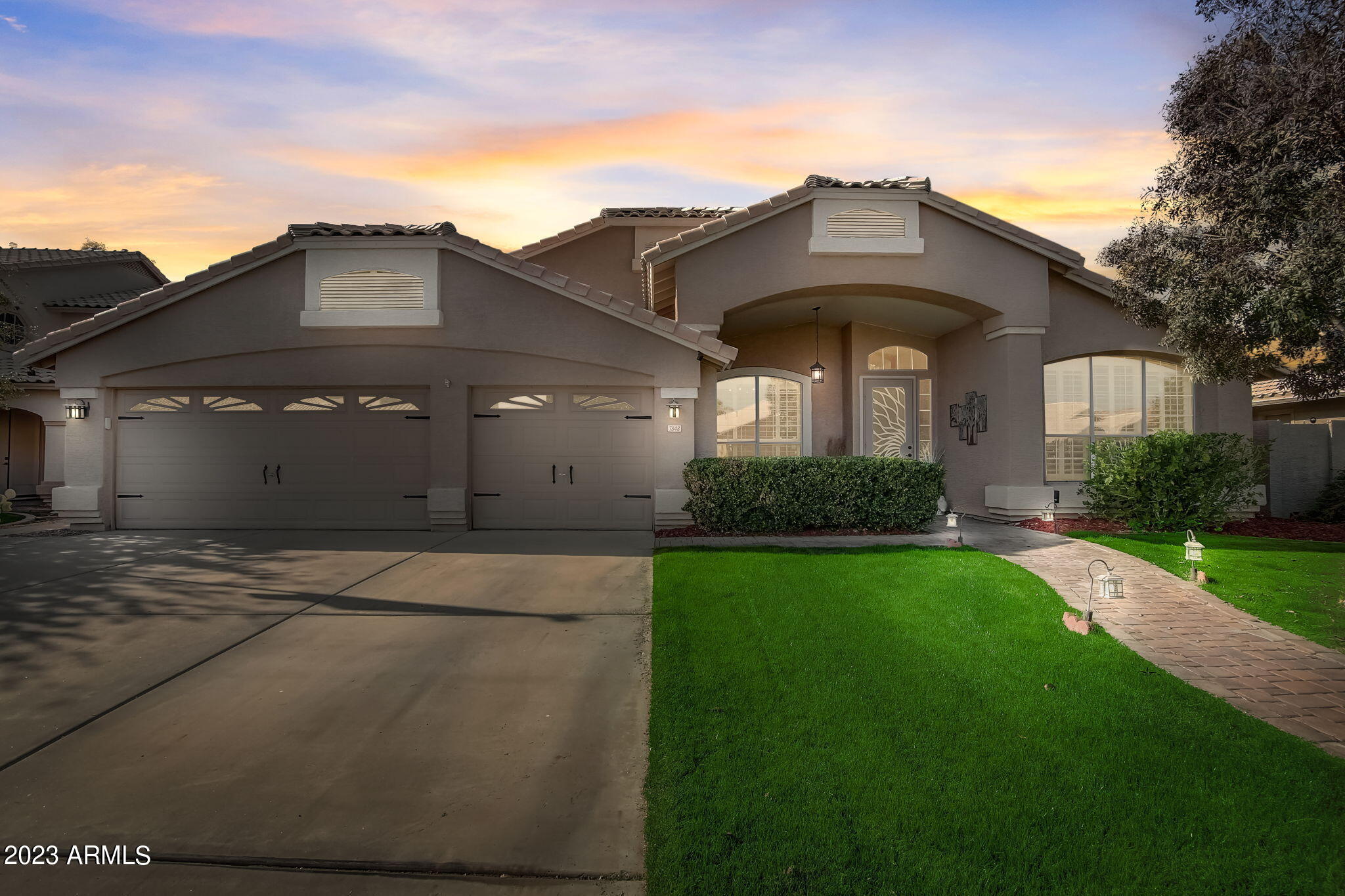 7848 W KERRY Lane