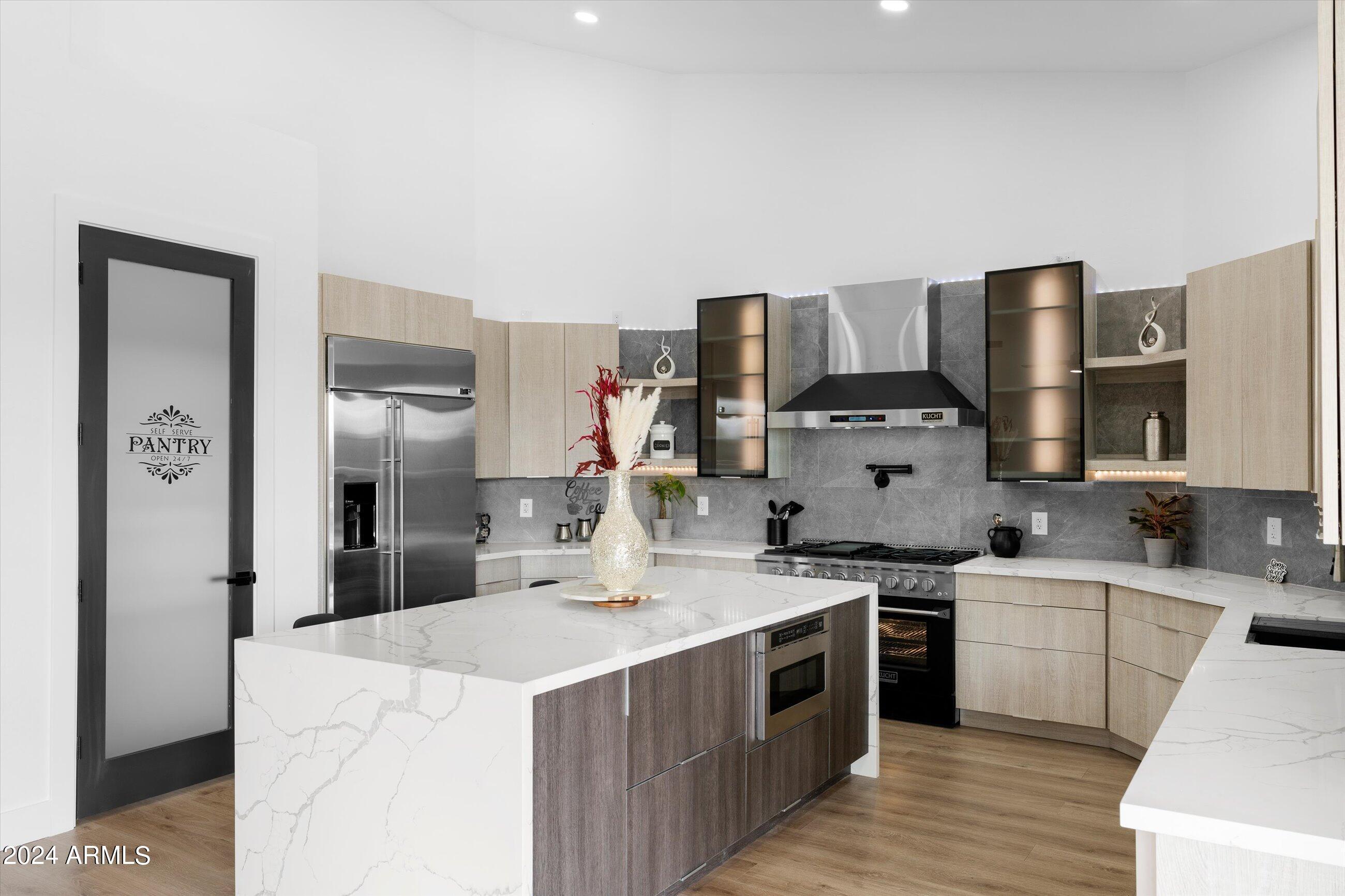 6757 E HORNED OWL Trail