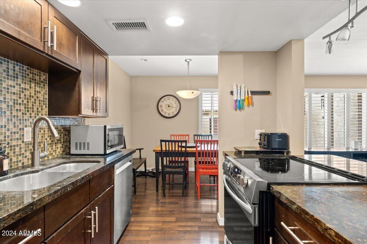 6113 N 79TH Street