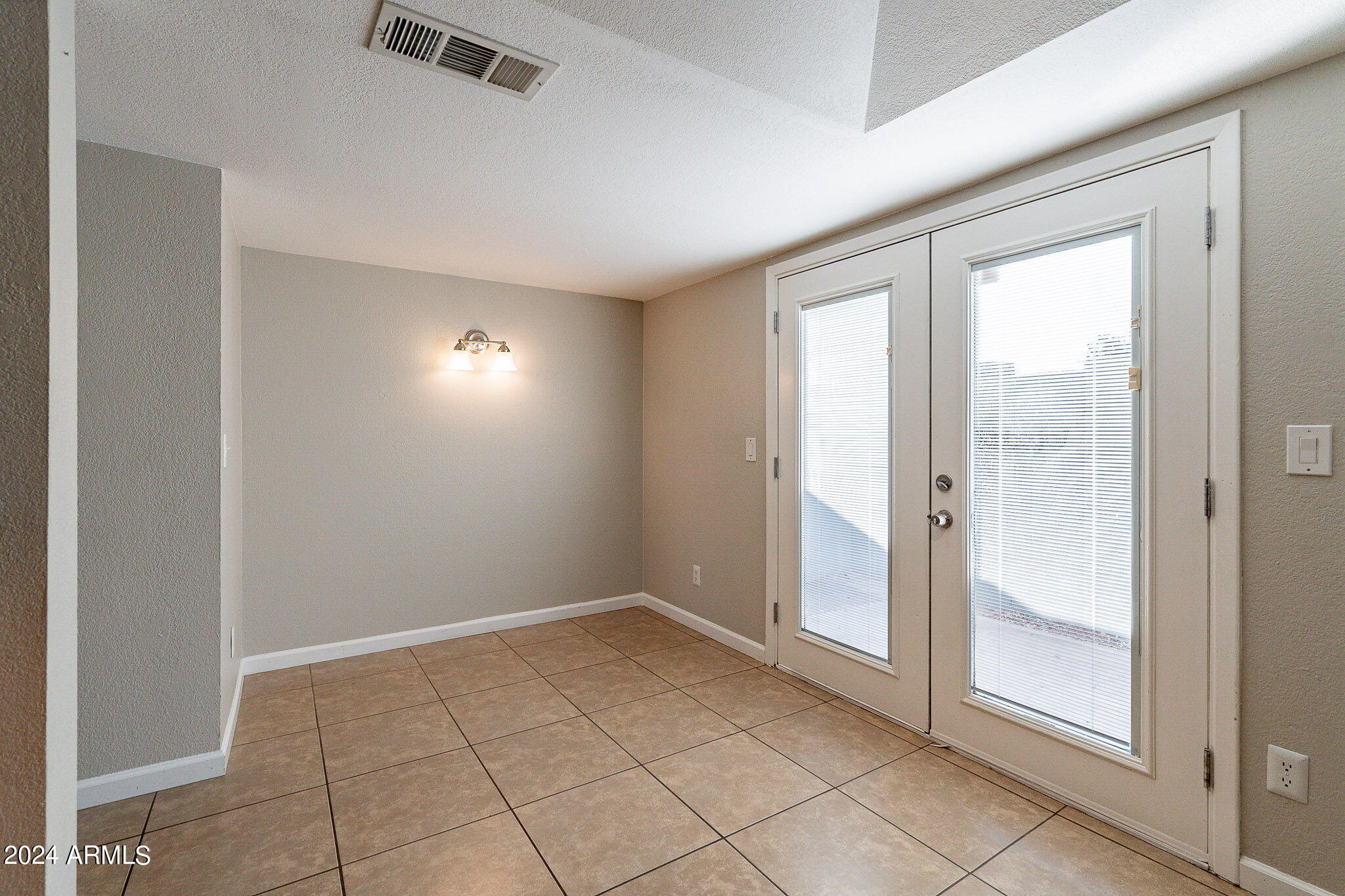 19601 N 7TH Street, 1016