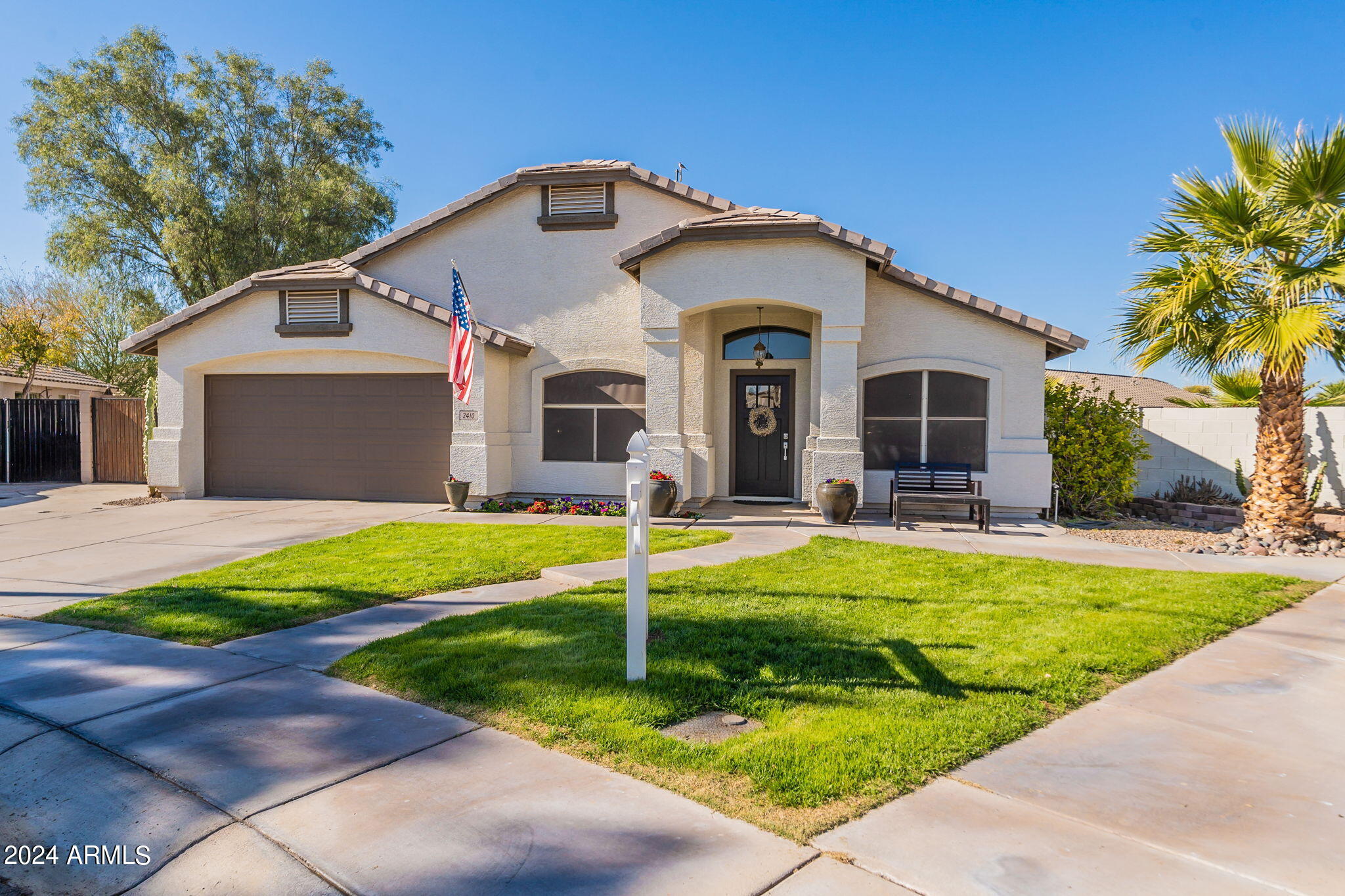 2410 E GERONIMO Street