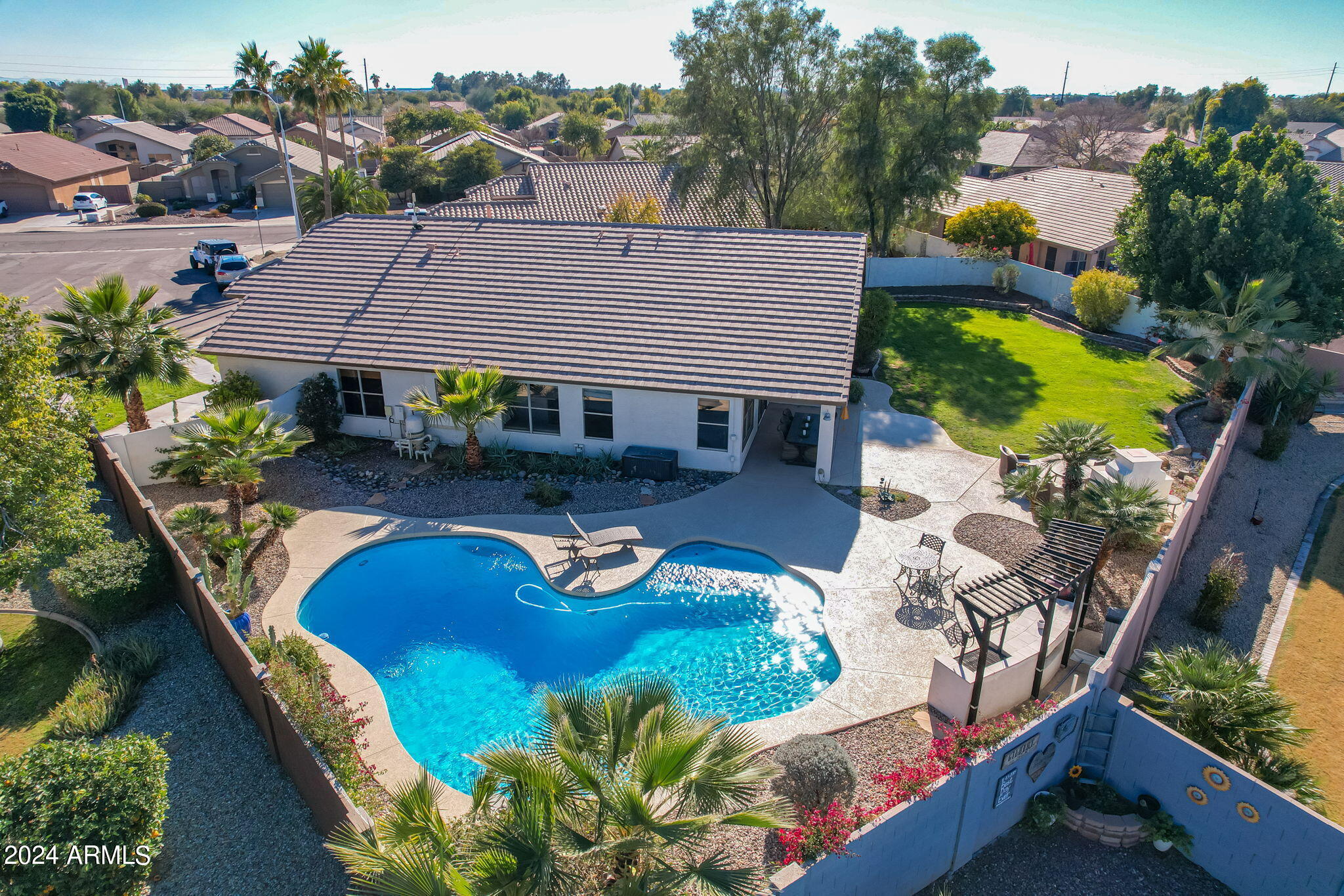 2410 E GERONIMO Street