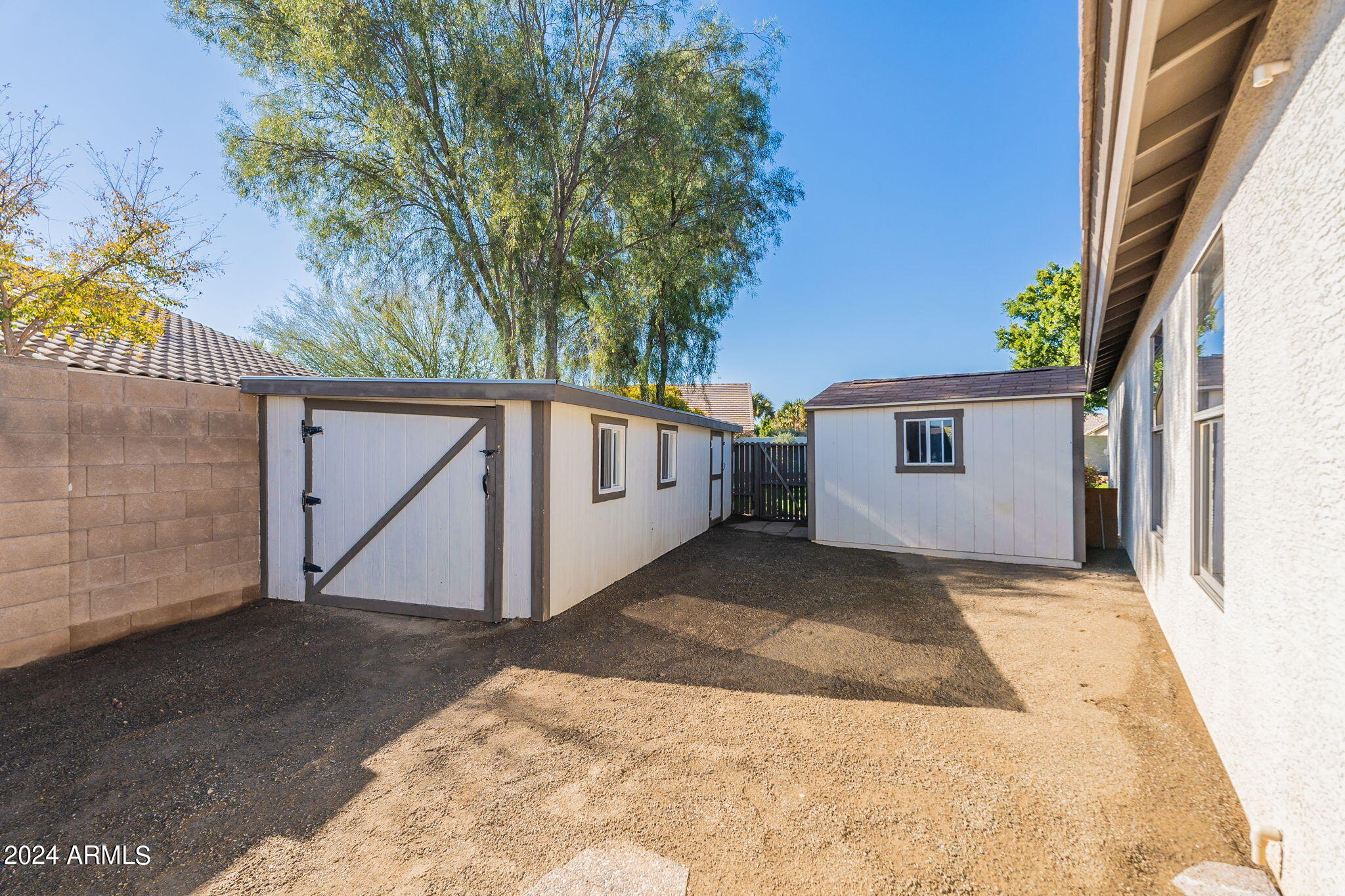 2410 E GERONIMO Street