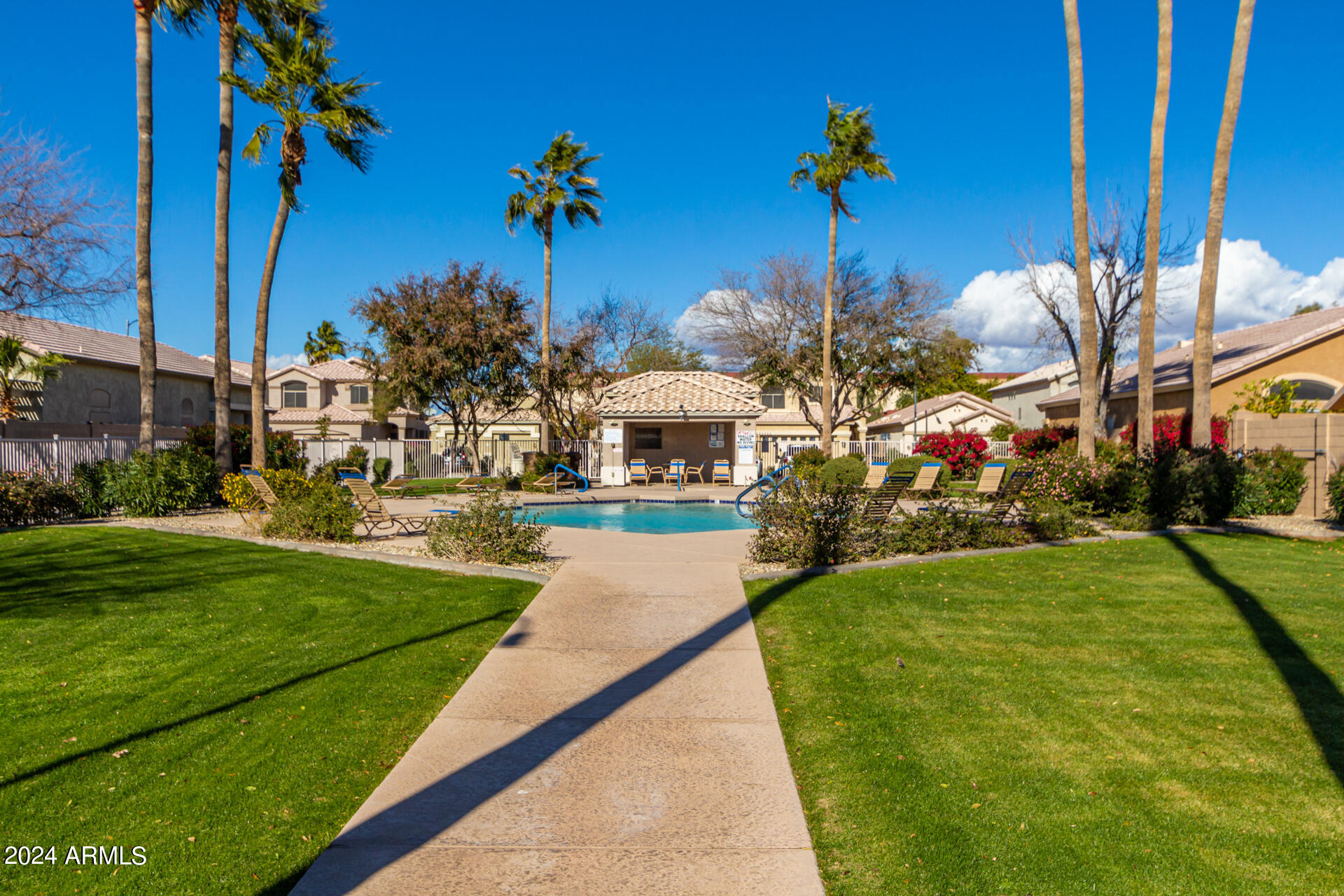8424 W SALTER Drive