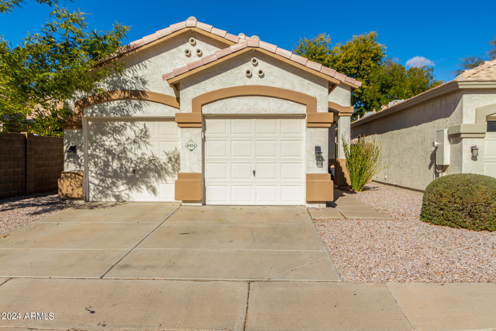8424 W SALTER Drive