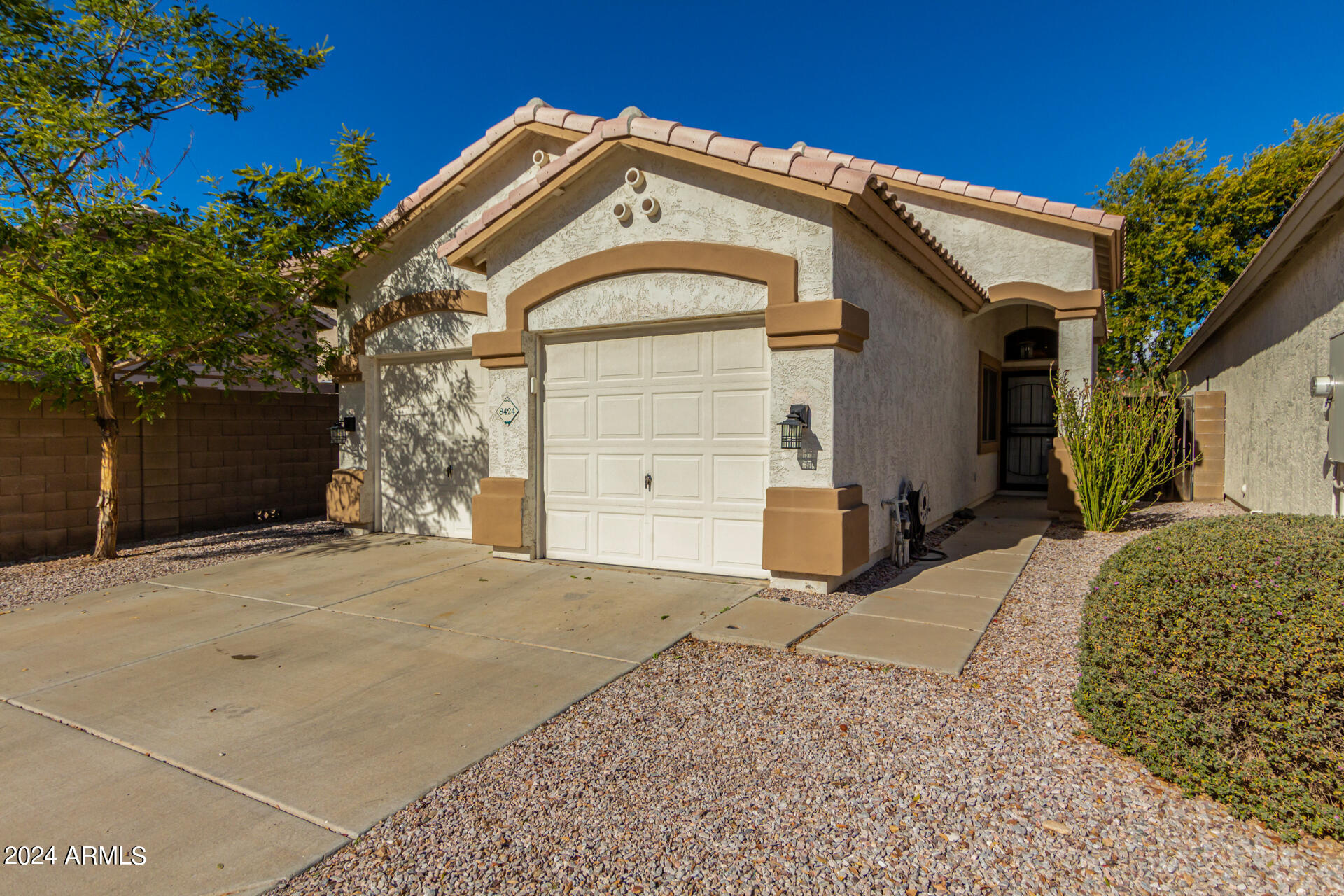 8424 W SALTER Drive