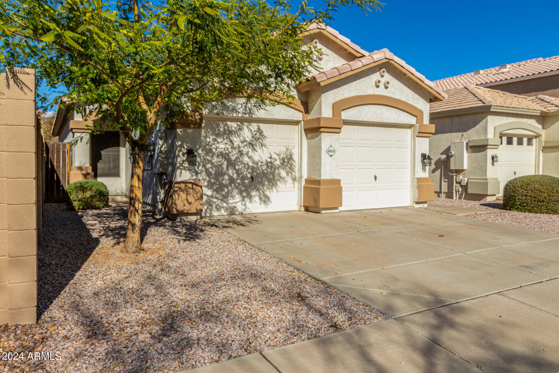 8424 W SALTER Drive