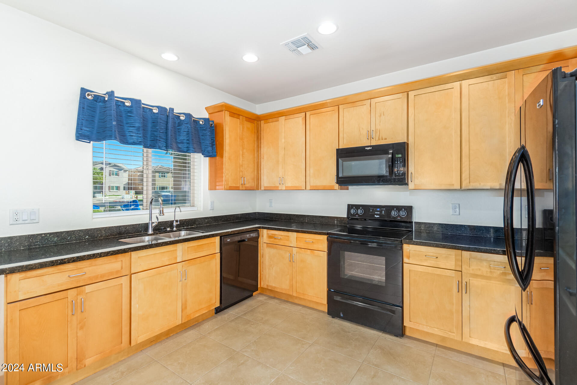 1832 W POLLACK Street