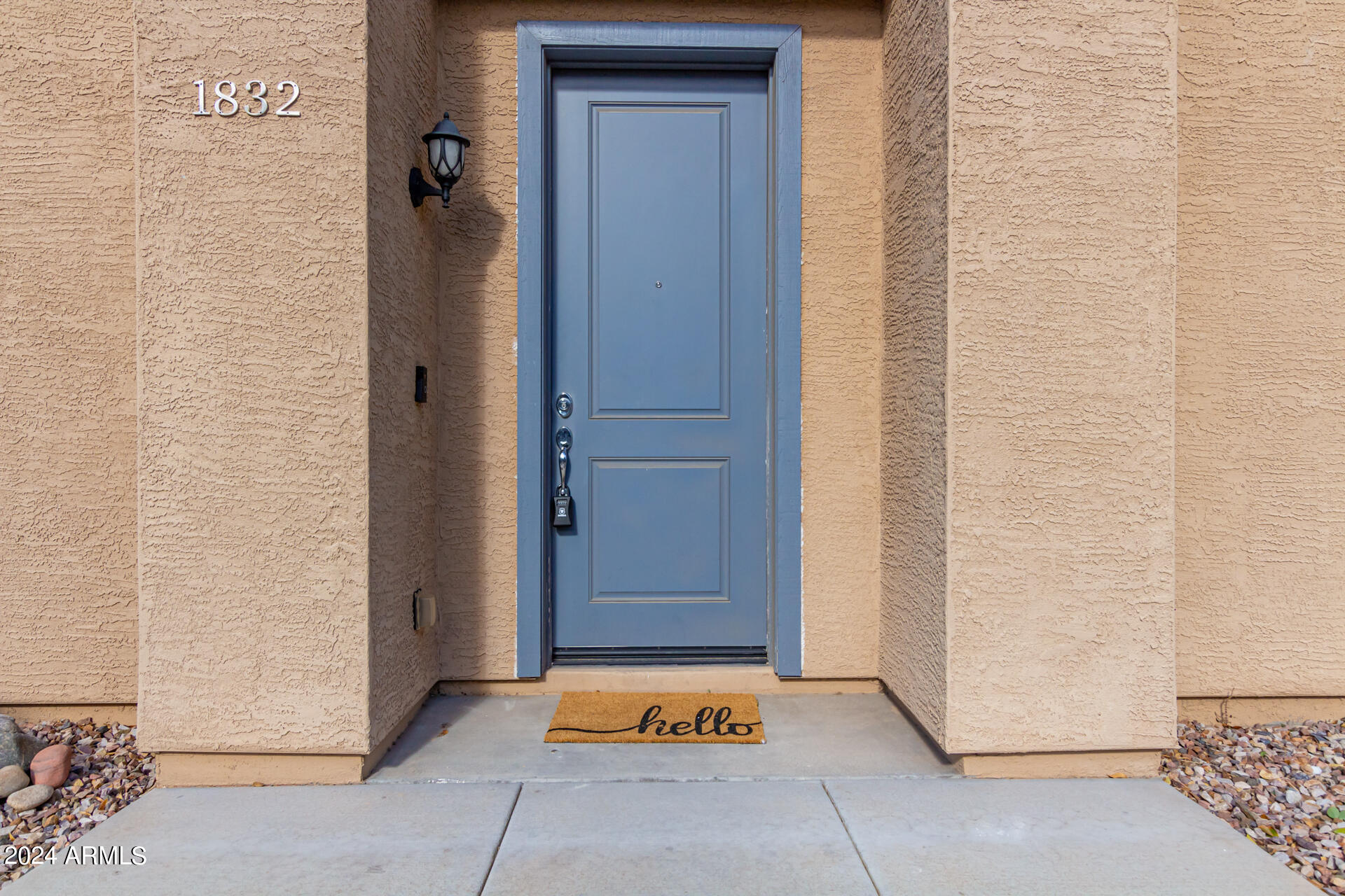 1832 W POLLACK Street