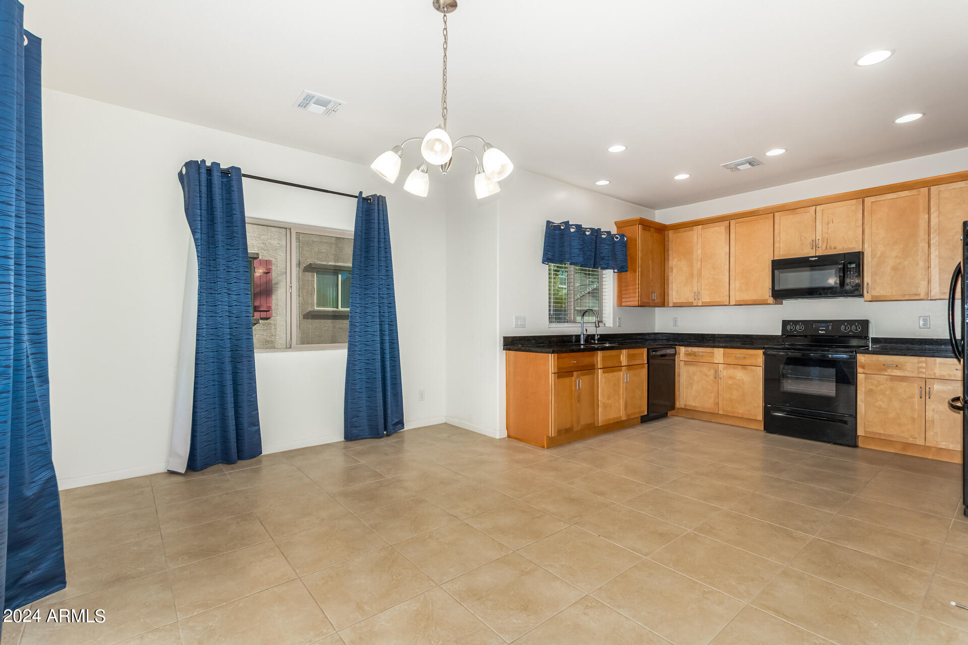 1832 W POLLACK Street