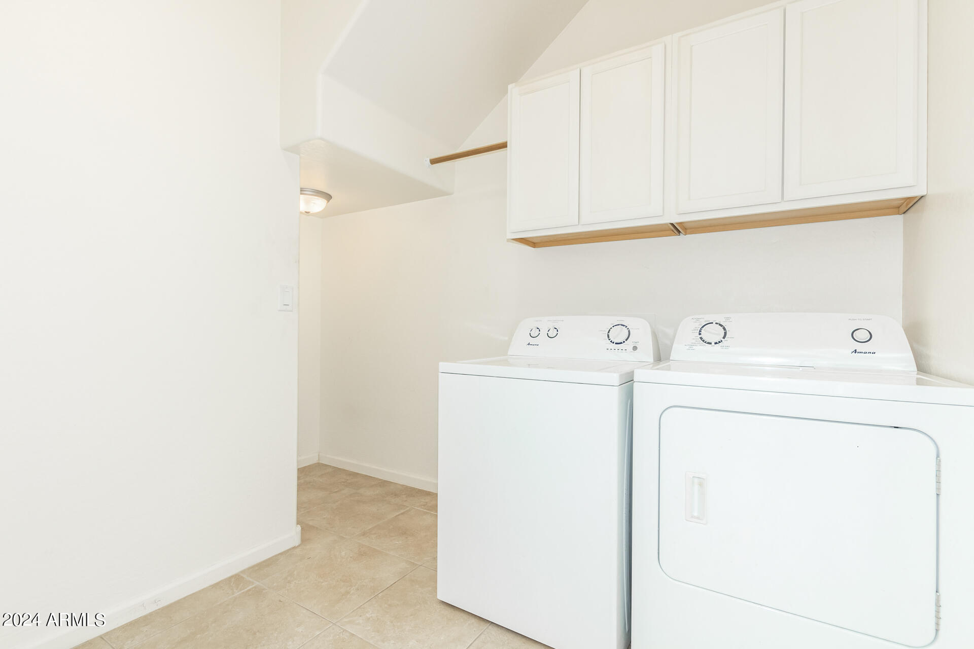 1832 W POLLACK Street