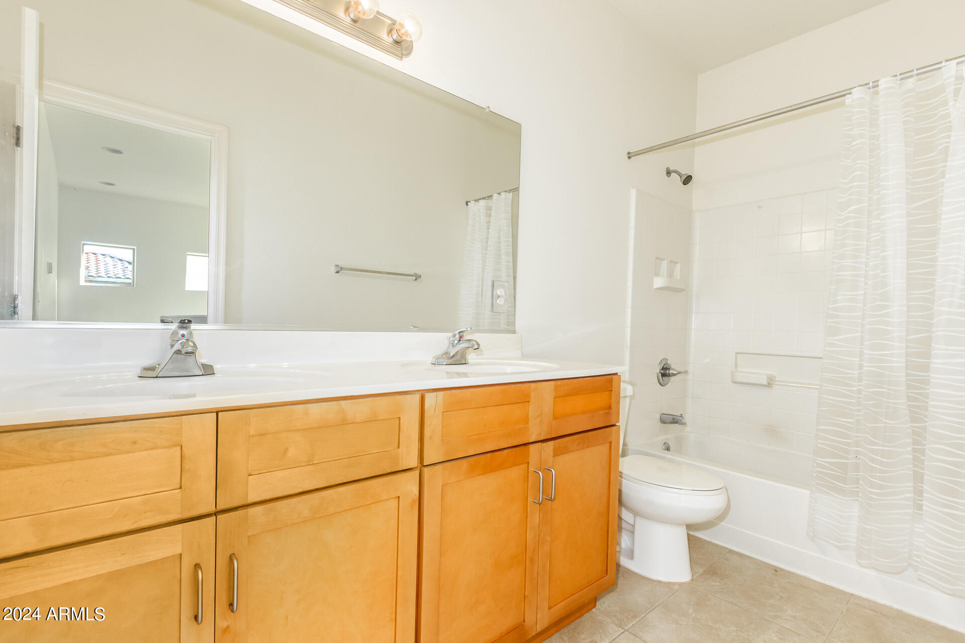 1832 W POLLACK Street