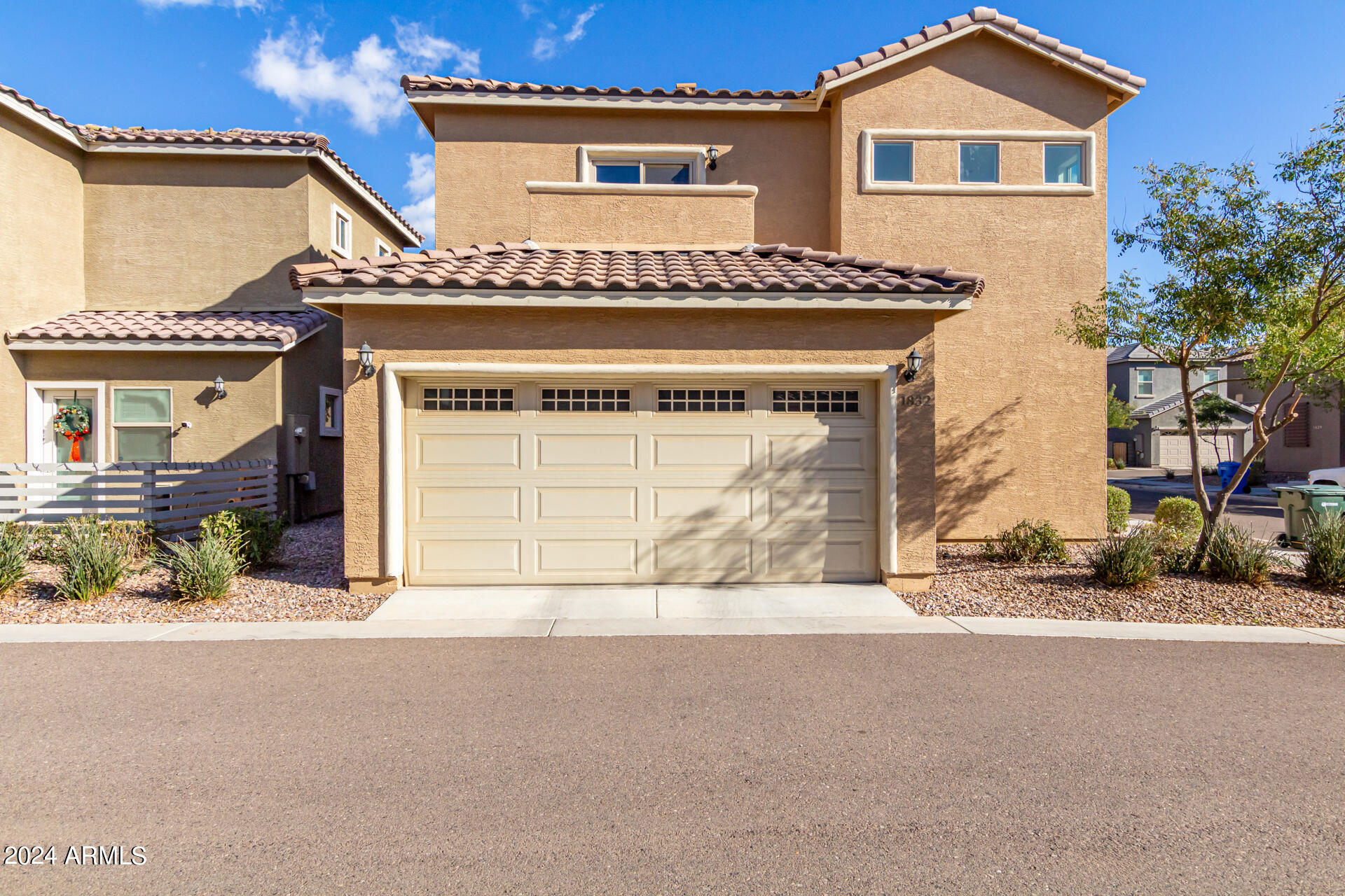 1832 W POLLACK Street