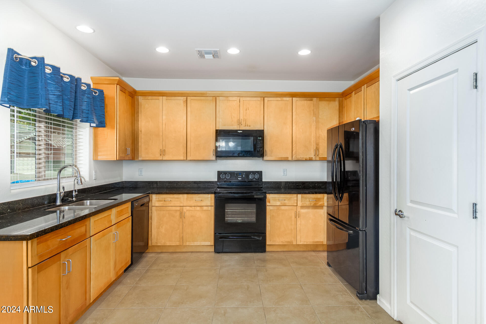 1832 W POLLACK Street