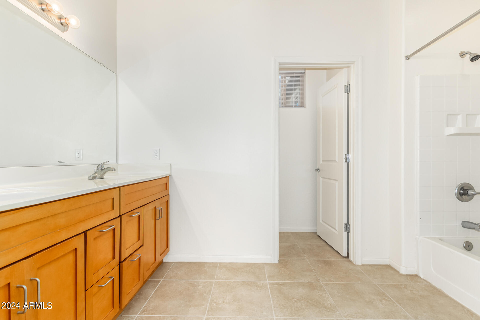 1832 W POLLACK Street