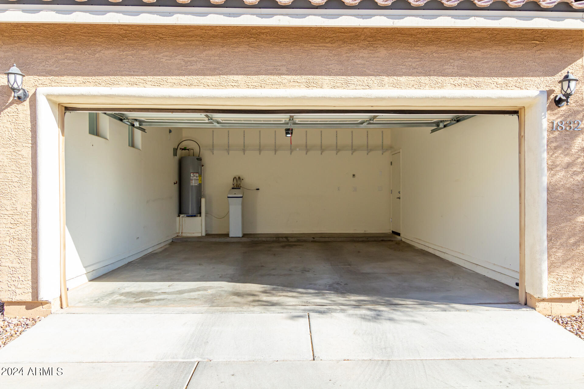 1832 W POLLACK Street