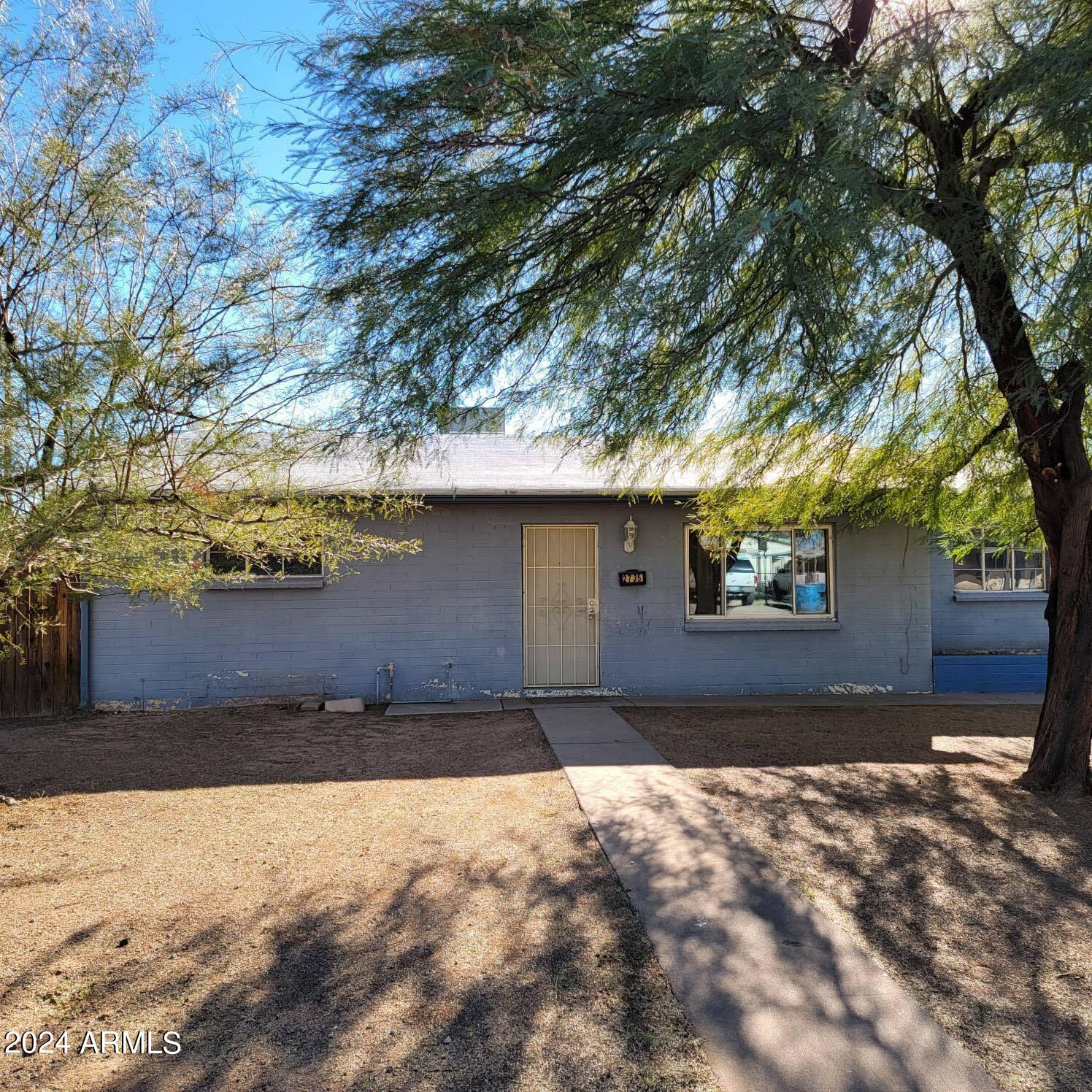 2735 W EL CAMINITO Drive