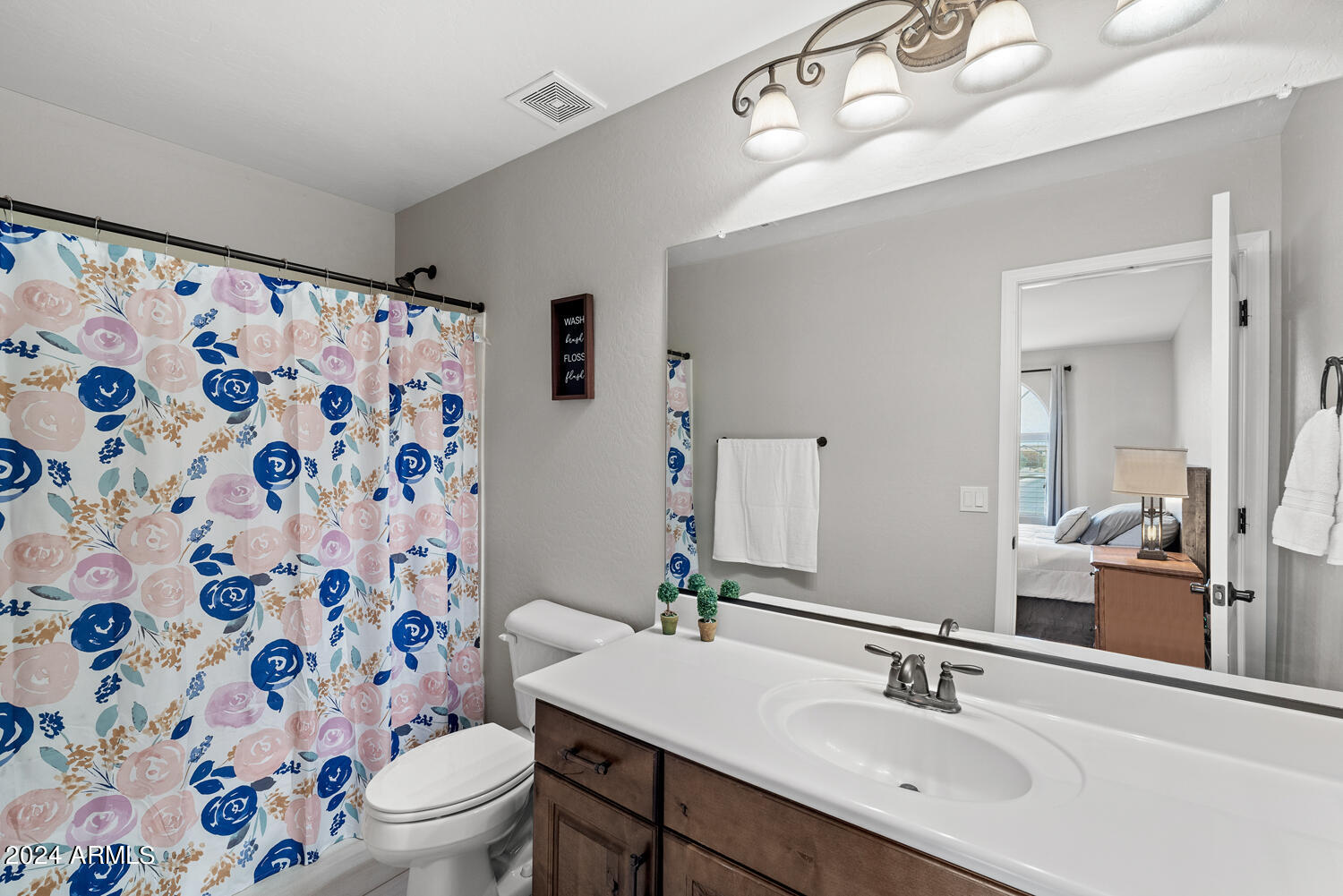 11459 E SEAVER Avenue