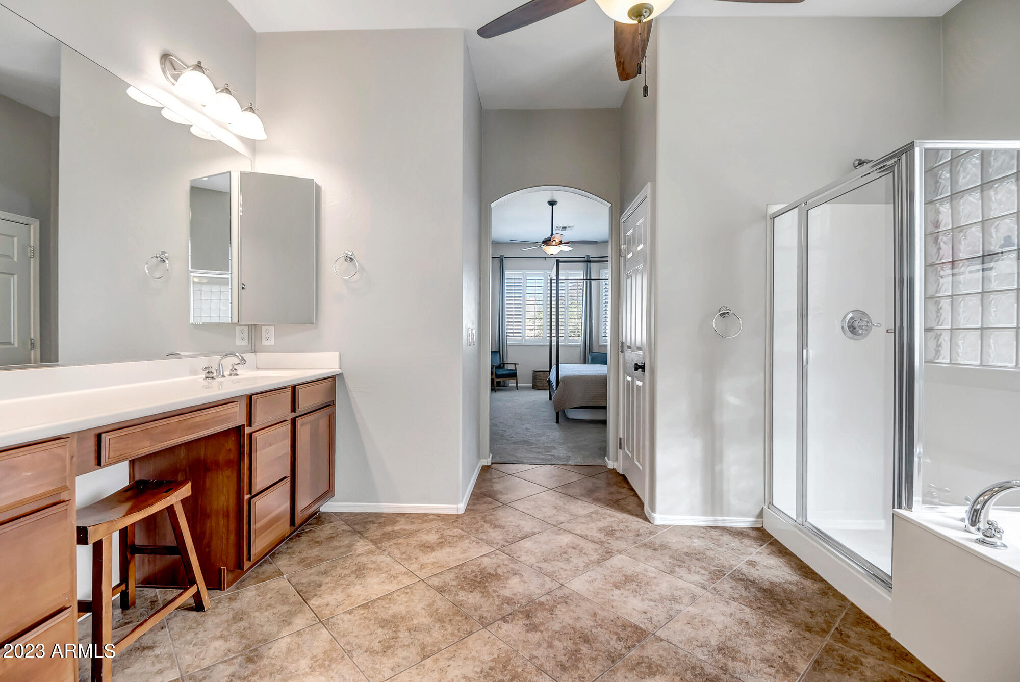 2516 W LAREDO Lane