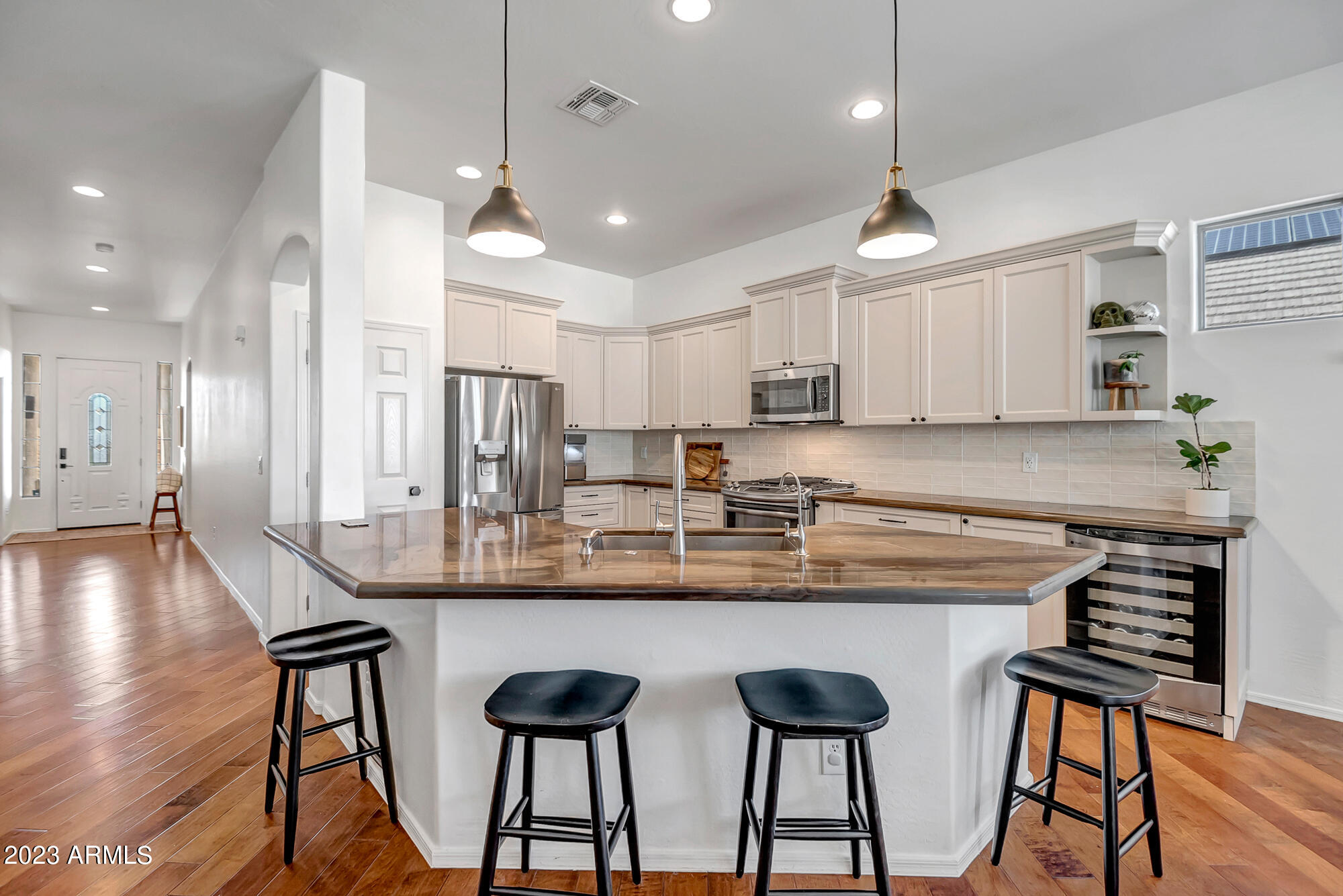 2516 W LAREDO Lane