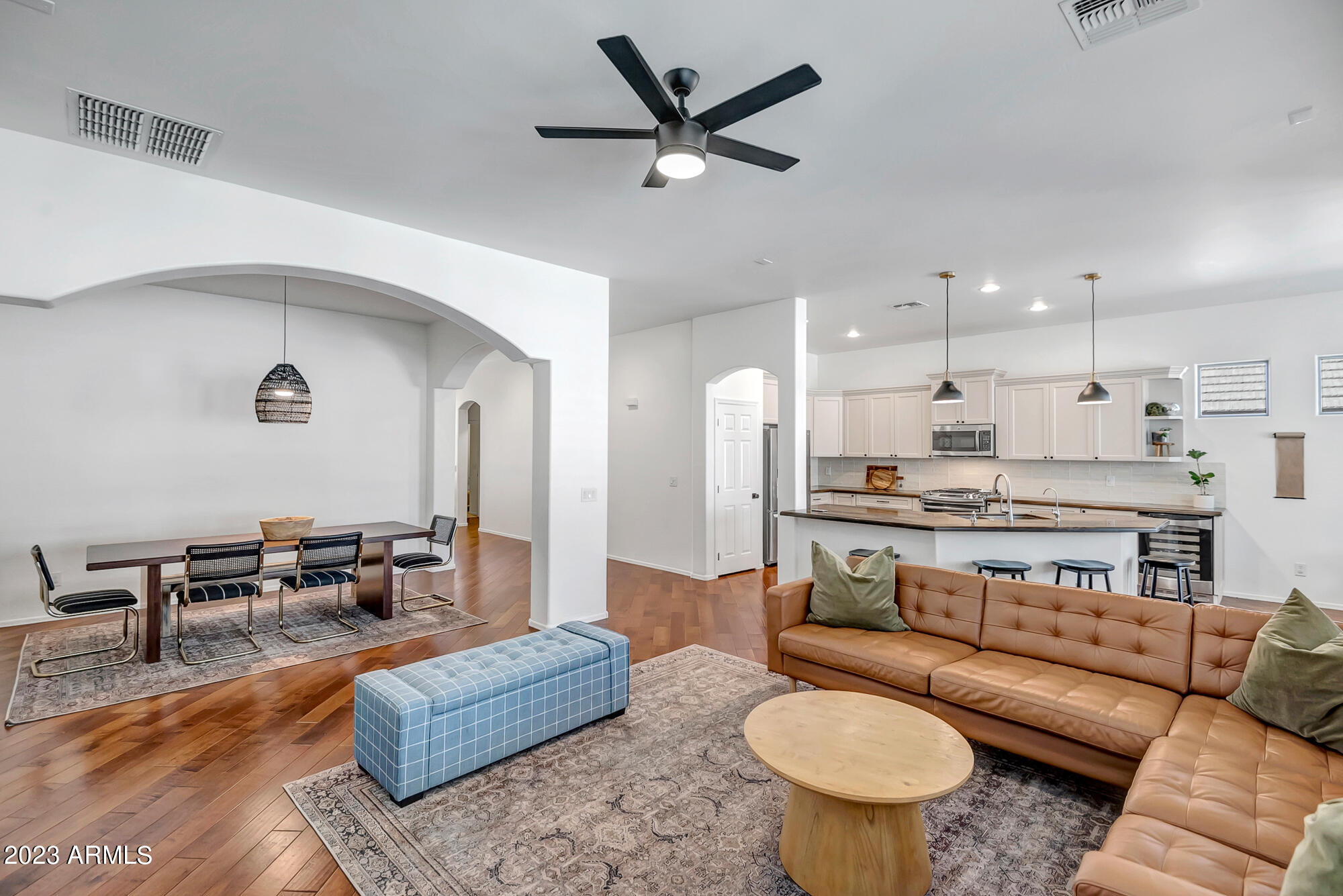 2516 W LAREDO Lane