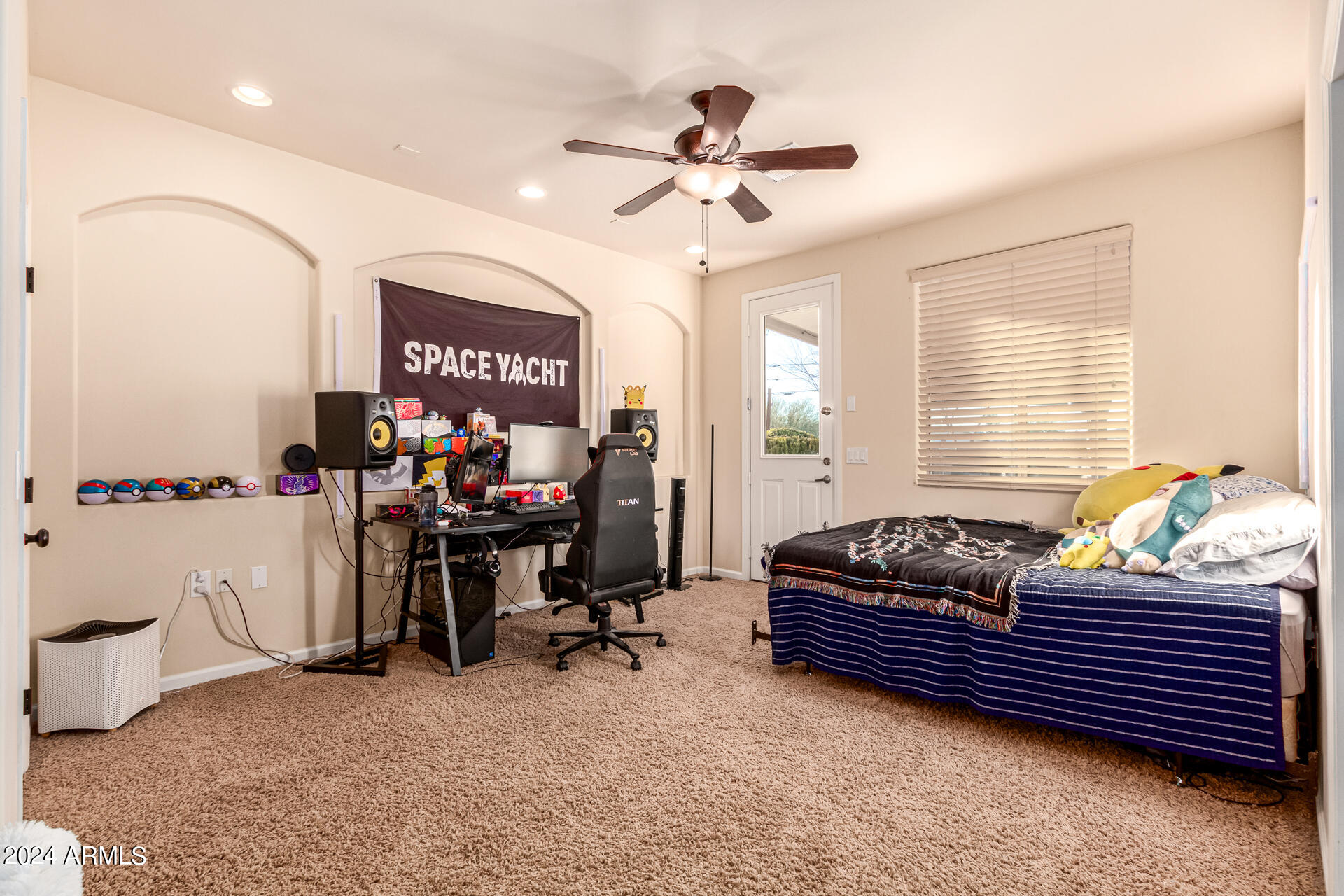 6456 E HOLIDAY Drive