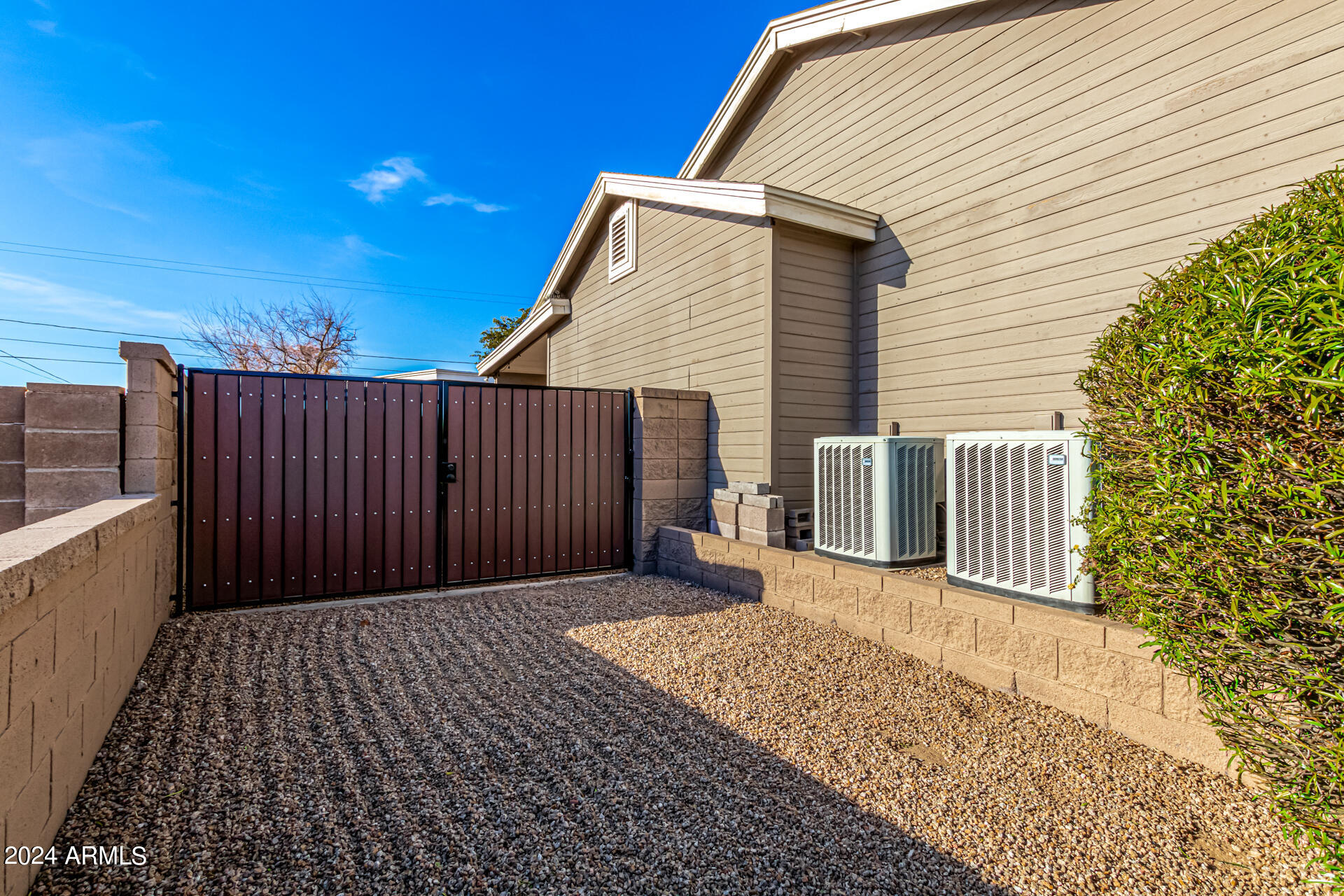 6456 E HOLIDAY Drive