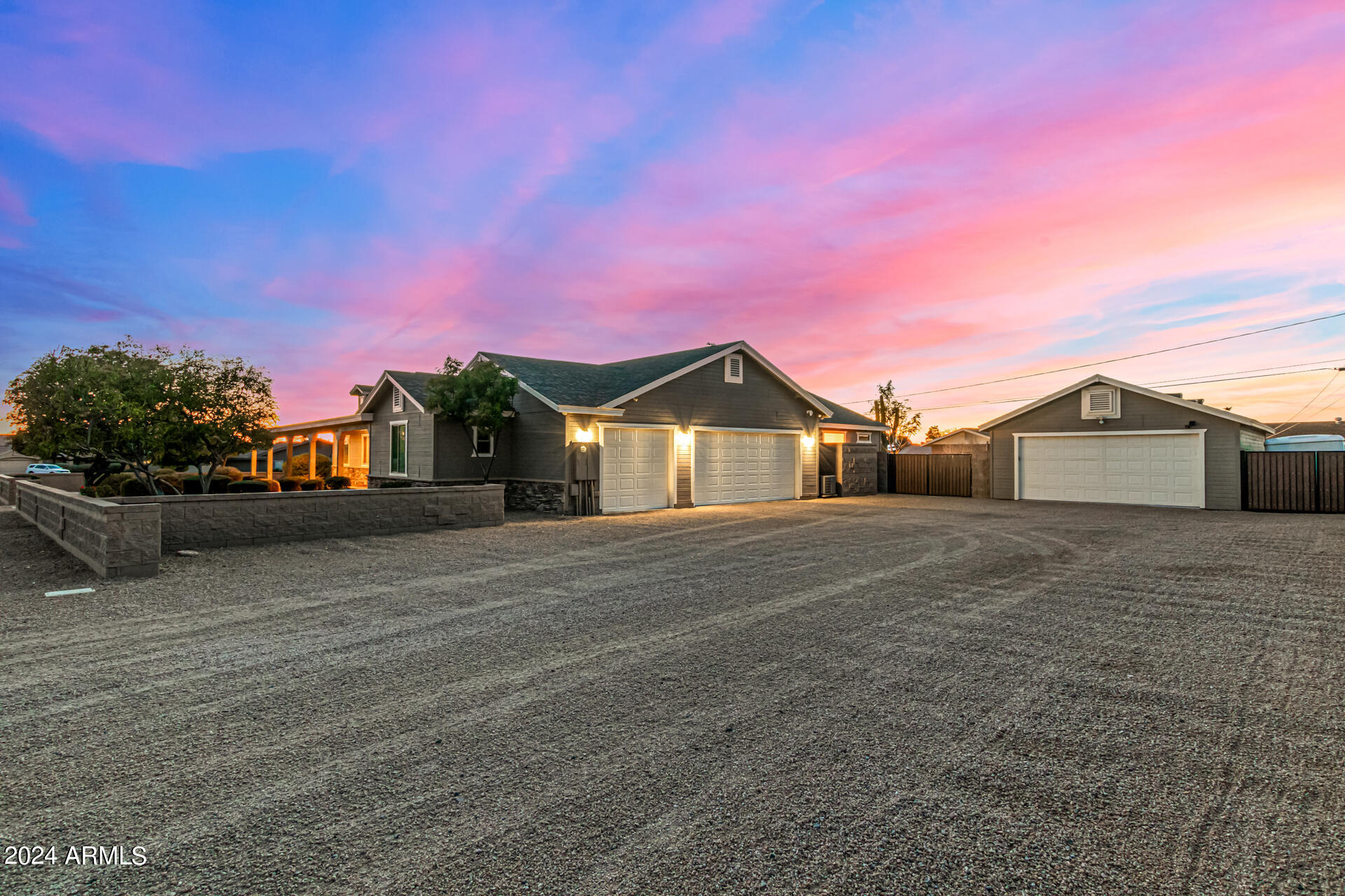 6456 E HOLIDAY Drive