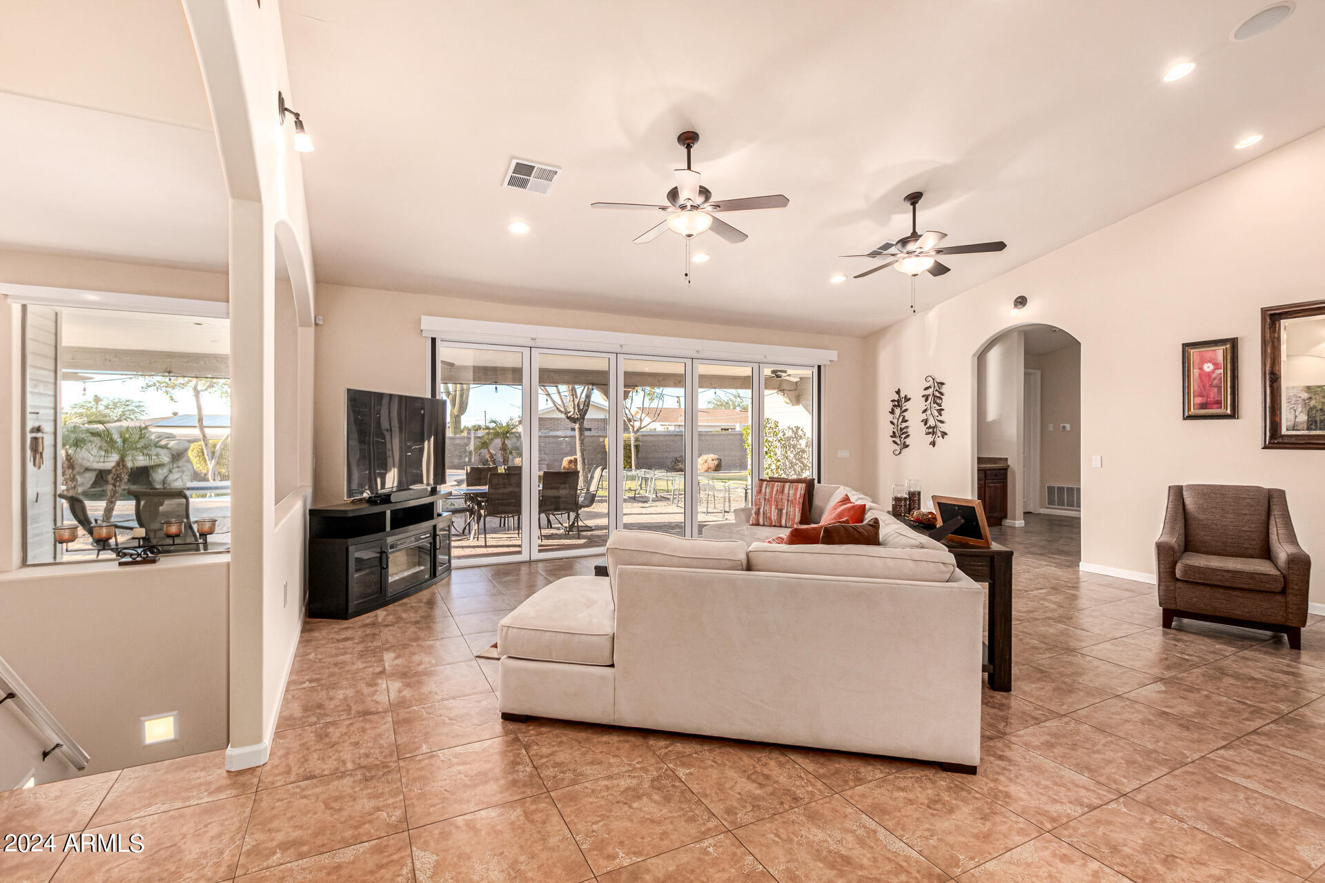 6456 E HOLIDAY Drive