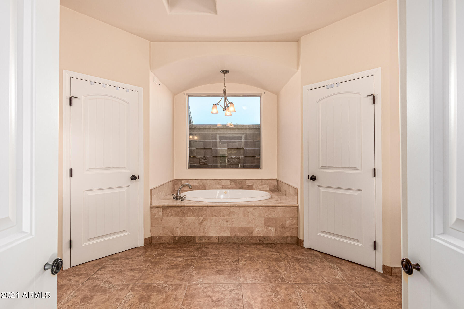 6456 E HOLIDAY Drive