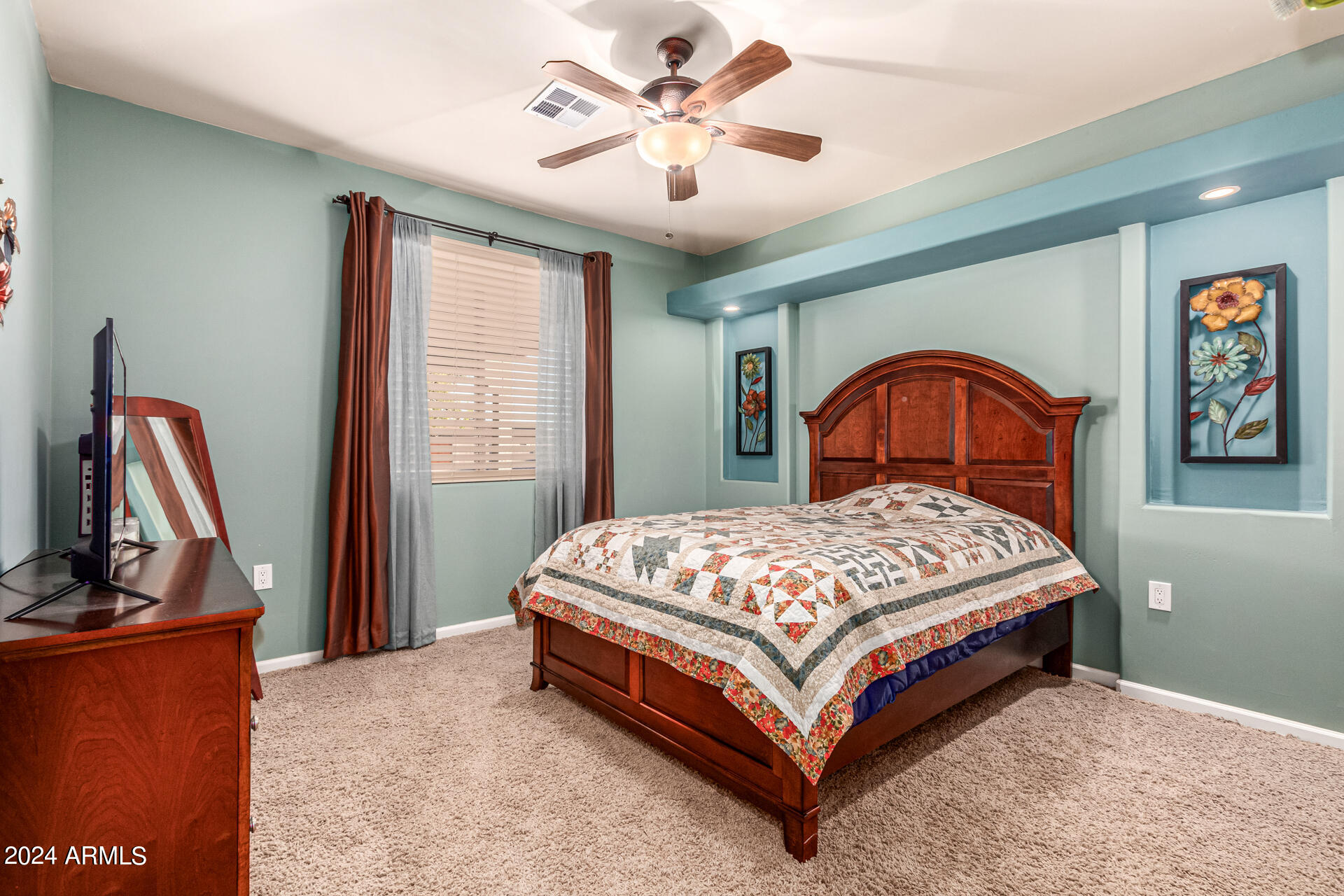 6456 E HOLIDAY Drive