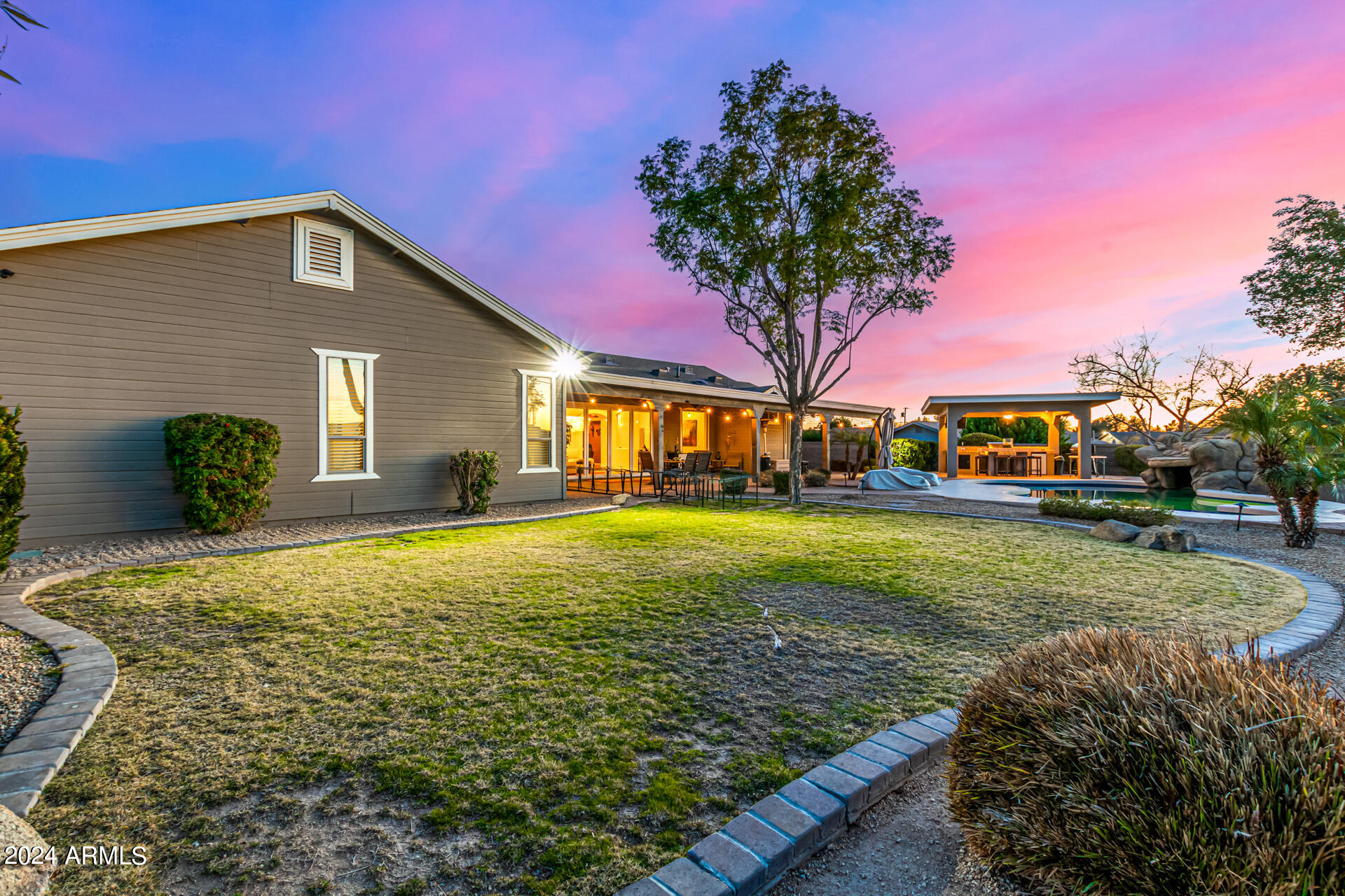 6456 E HOLIDAY Drive